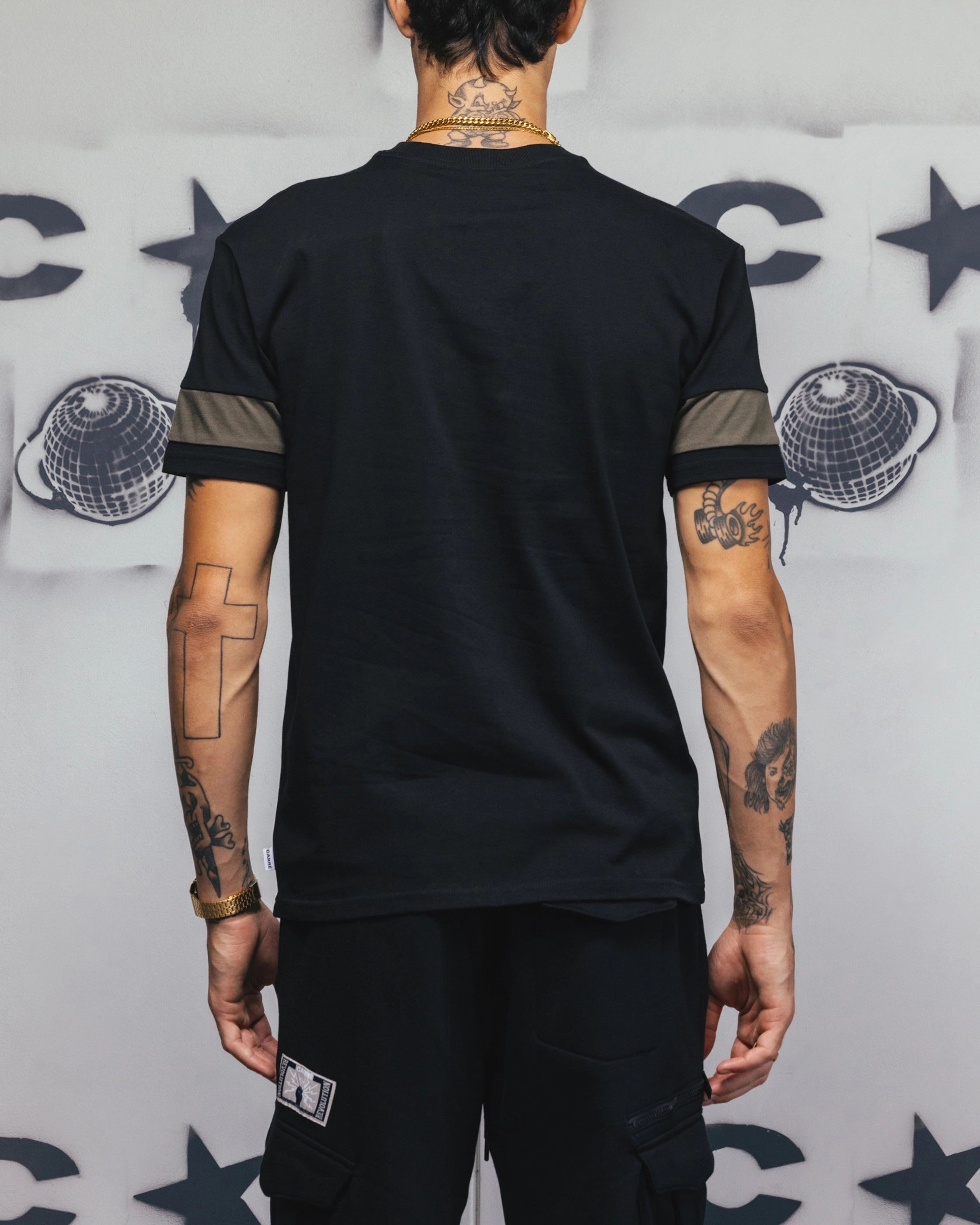 Carre Bars T-Shirt Black/Khaki Travel Wear Printed Logo