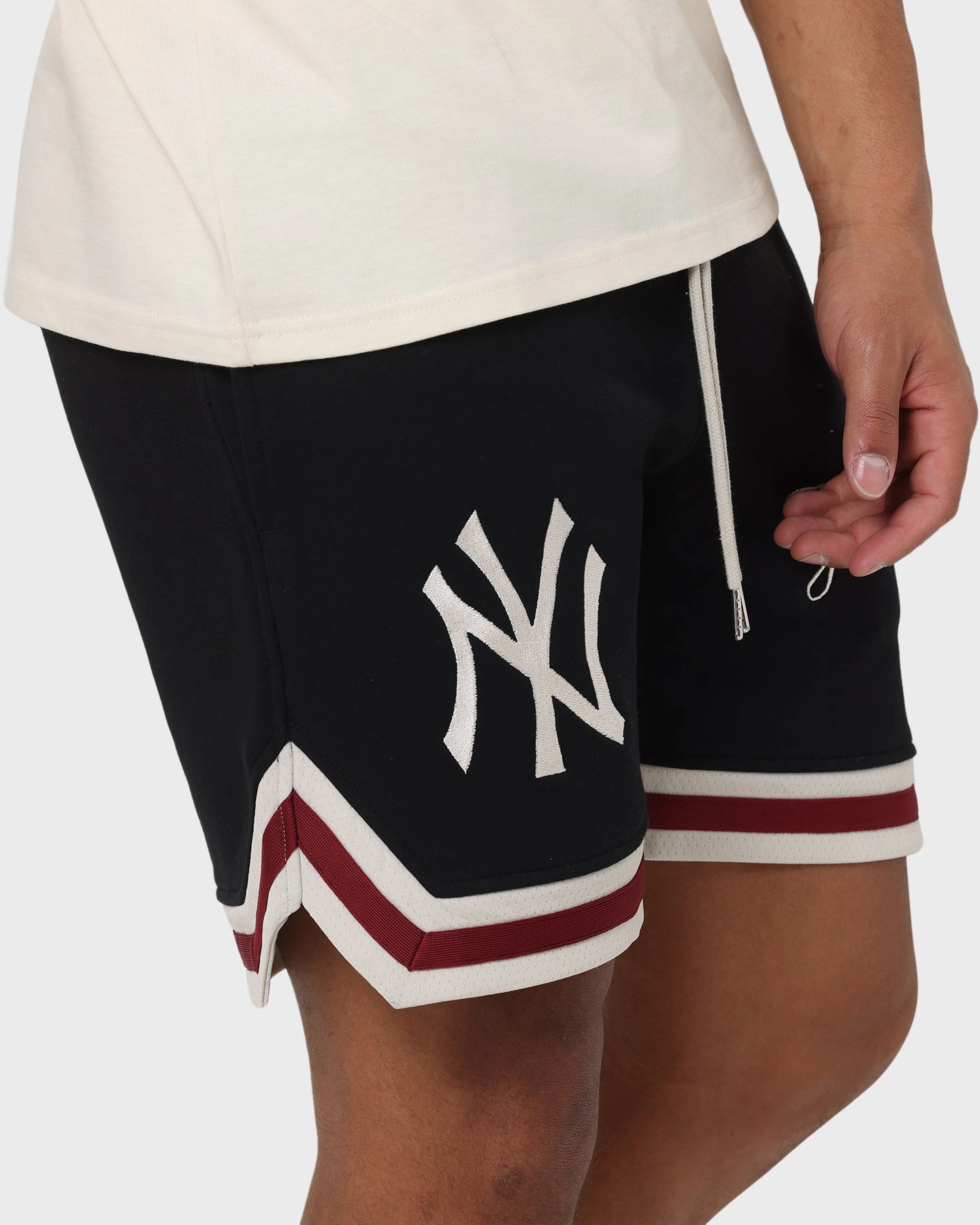 Effortless Look New Era New York Yankees Fleece Shorts Black/Stone