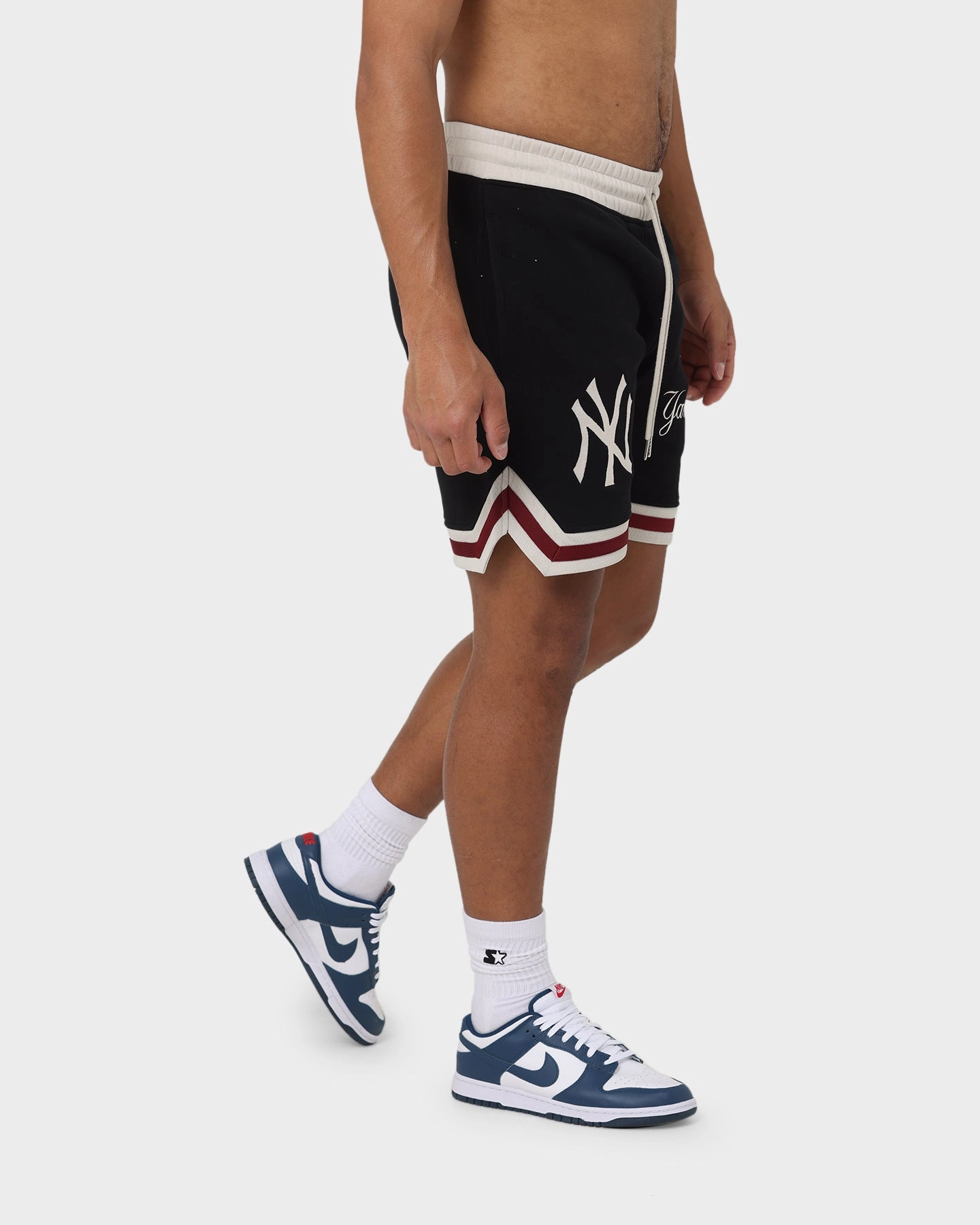New Era New York Yankees Fleece Shorts Black/Stone Flatlock Seams Wrinkle Free Weave
