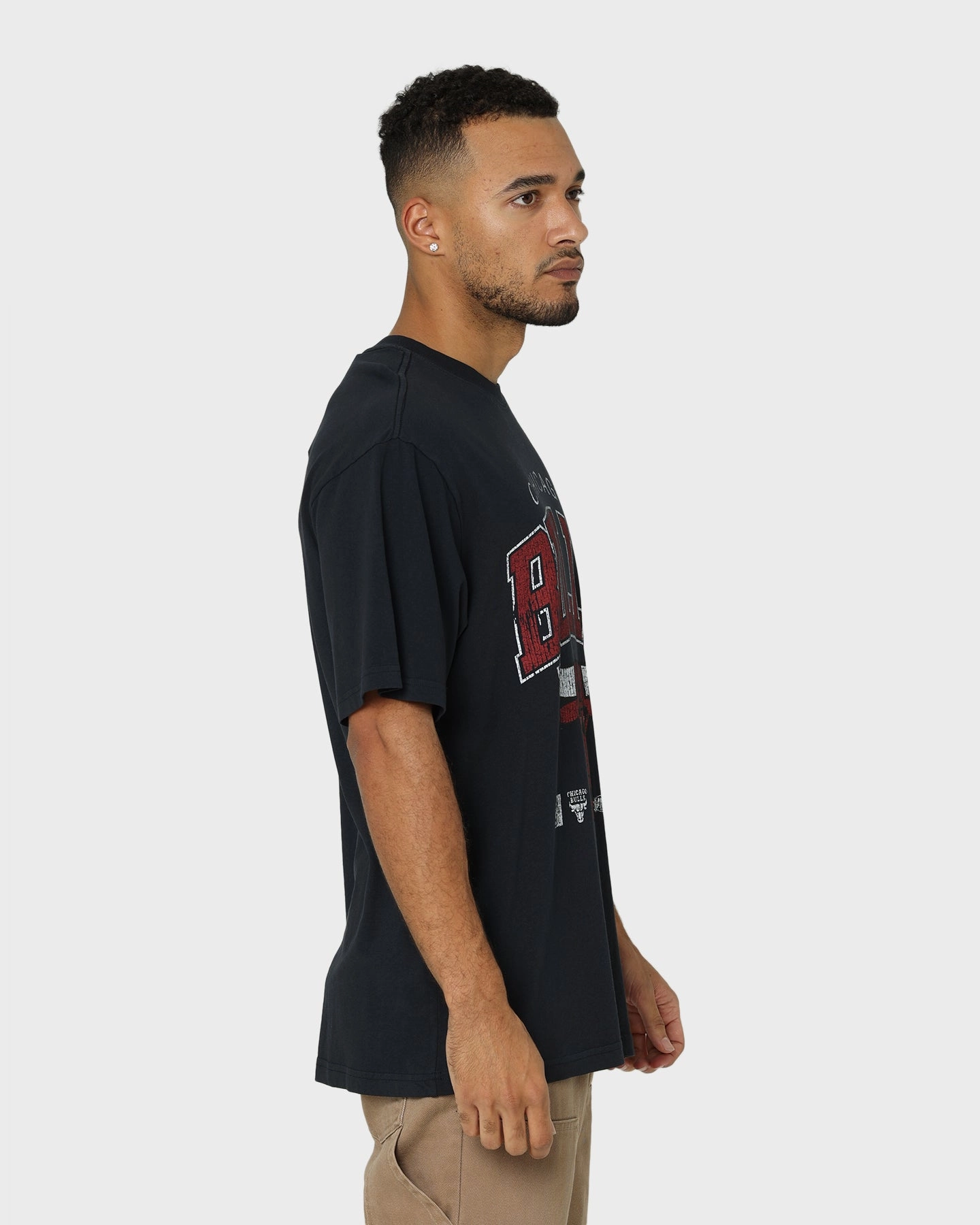 Cozy Layers Mitchell & Ness Chicago Bulls XL Arch Vintage T-Shirt Faded Black