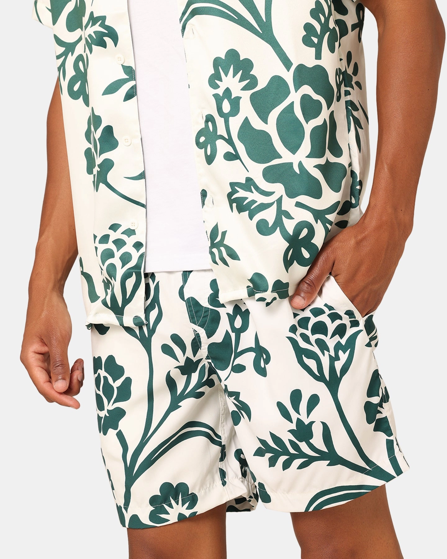XXIII James Shorts Cream/Green present for him