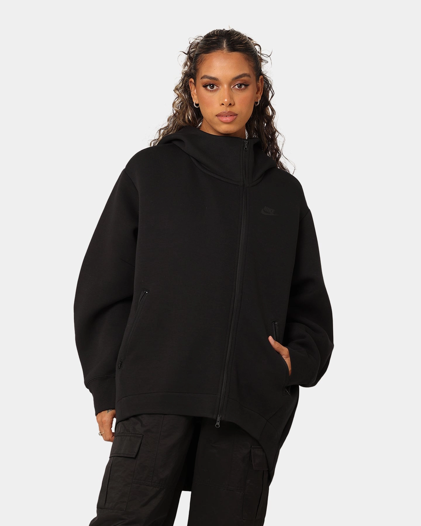 Nike Women's Sportswear Tech Fleece Oversized Full-Zip Hoodie Cape Black/Black Noise Reducing Fabric Symbol