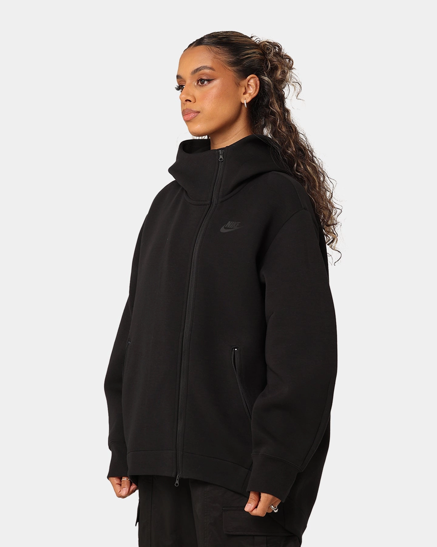 WindproofConstruction ReflectiveDetailing Nike Women's Sportswear Tech Fleece Oversized Full-Zip Hoodie Cape Black/Black