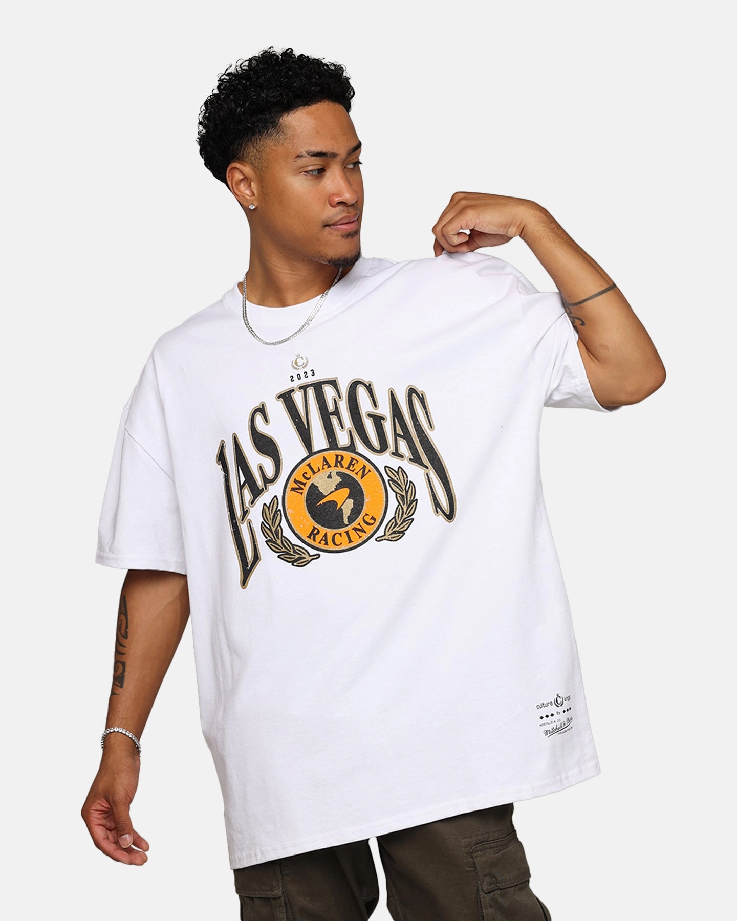 Mitchell & Ness X McLaren X Culture Kings Las Vegas Collection Vintage Sport T-Shirt Off White Comfortable Design Classic Wearable