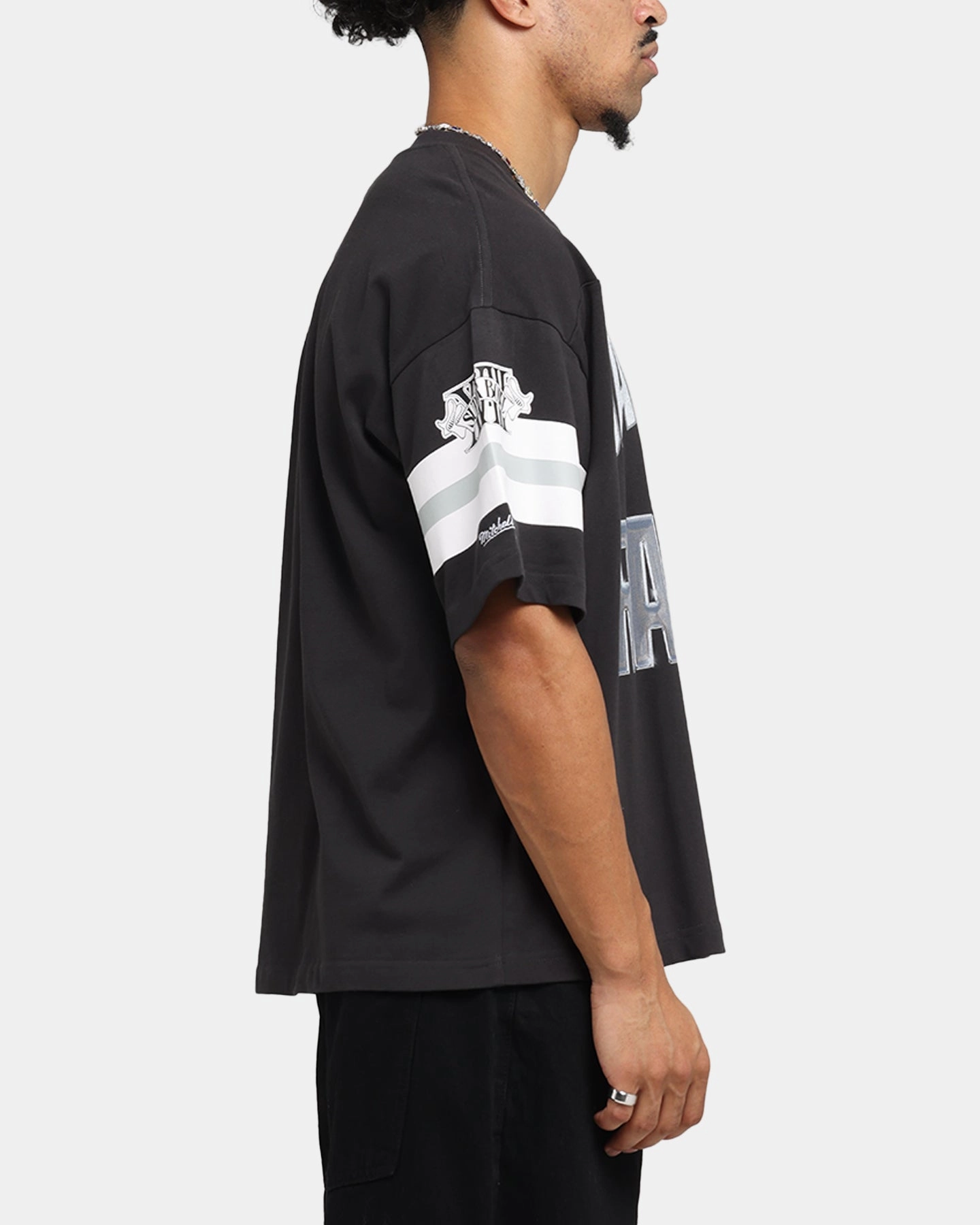 Mitchell & Ness Las Vegas Raiders XVIII Boxy T-Shirt Faded Black Classic Layer Wear Modern Design