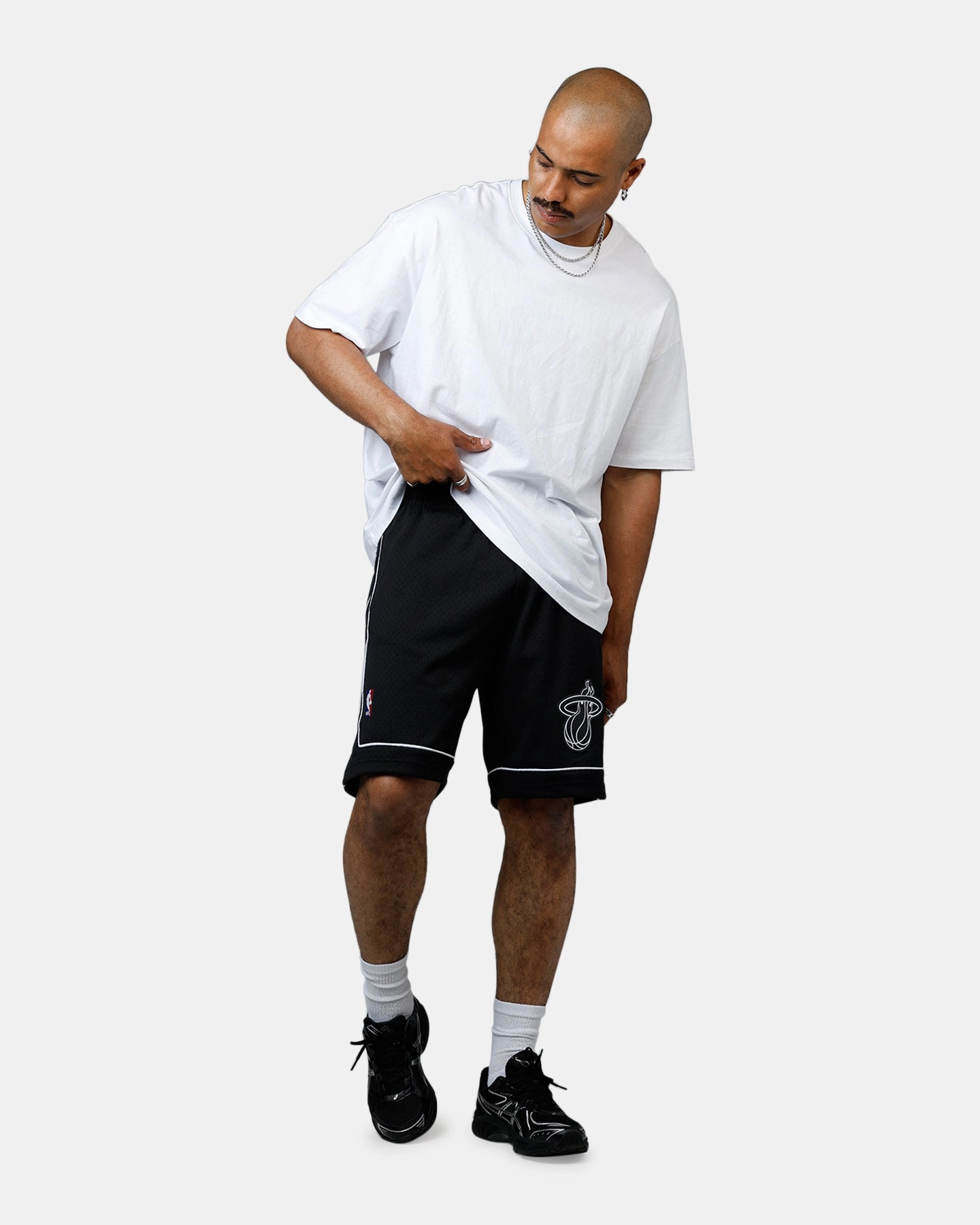 Elastic hem Waterproof Feature Mitchell & Ness Miami Heat 2011 Swingman Shorts Black/White