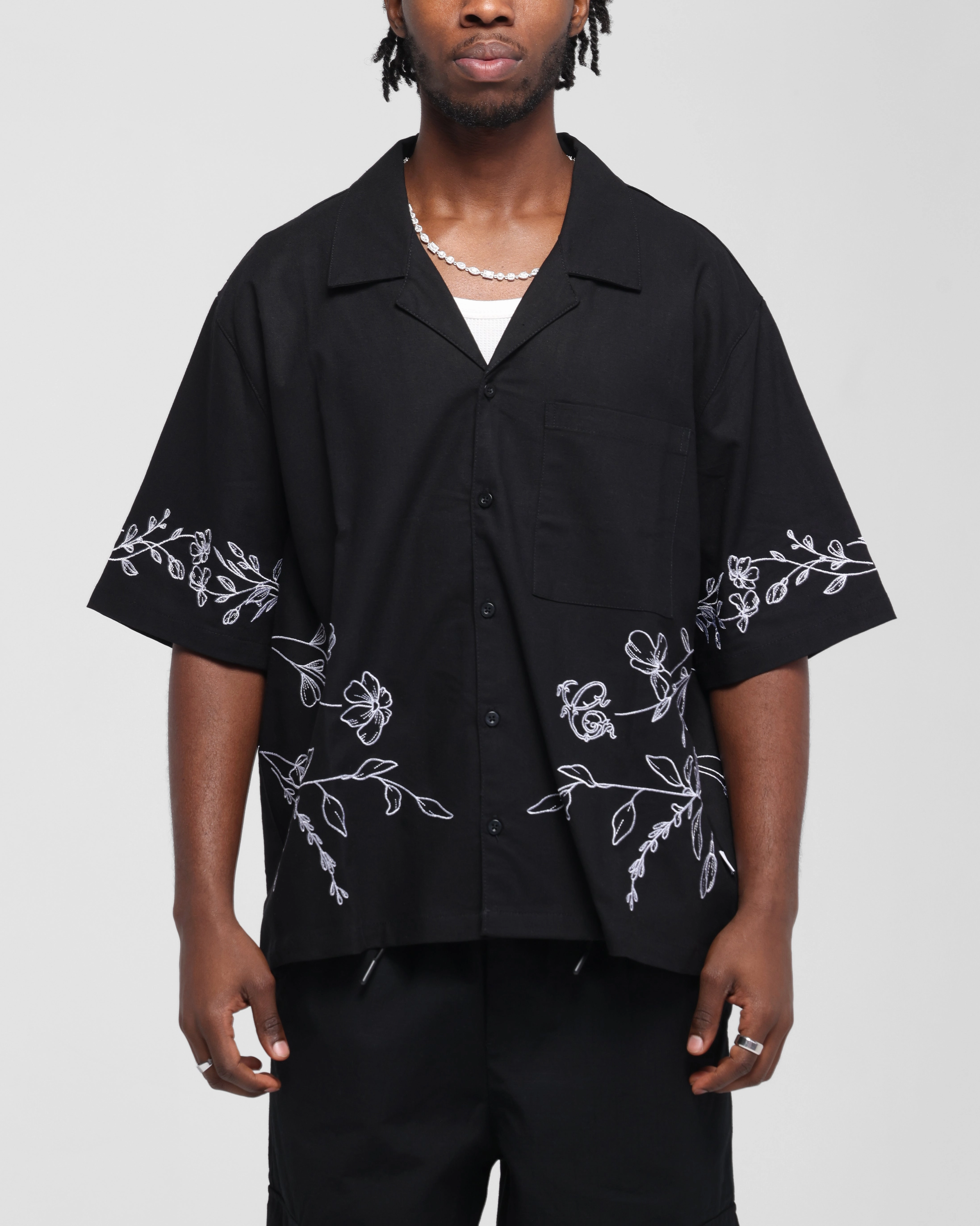 vacation wear Timeless elegance Carre Botanica Button Up Shirt Black