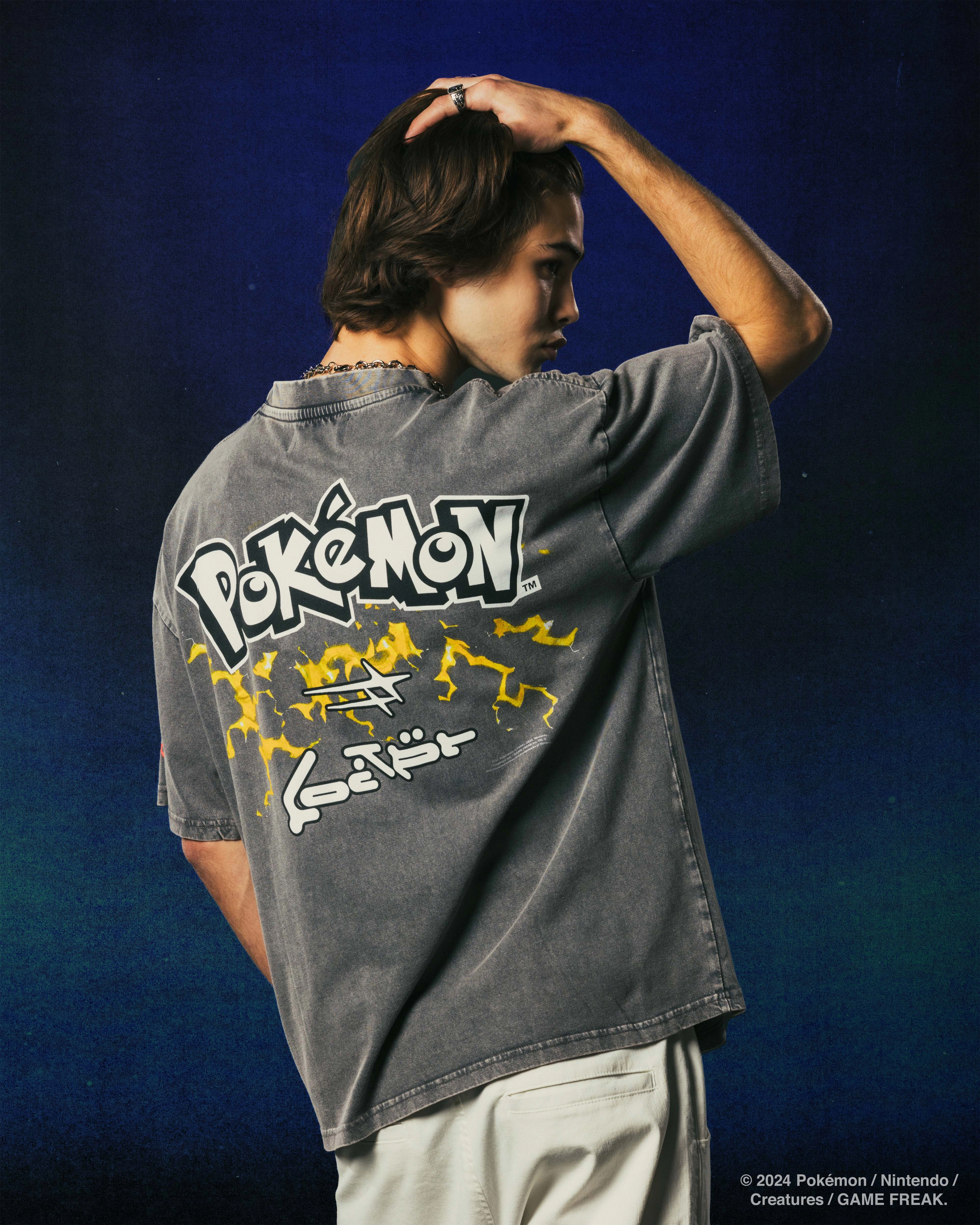 Weekend Look Relaxed fit wear Pok??mon By Loiter Pikachu Premium T-Shirt Charcoal