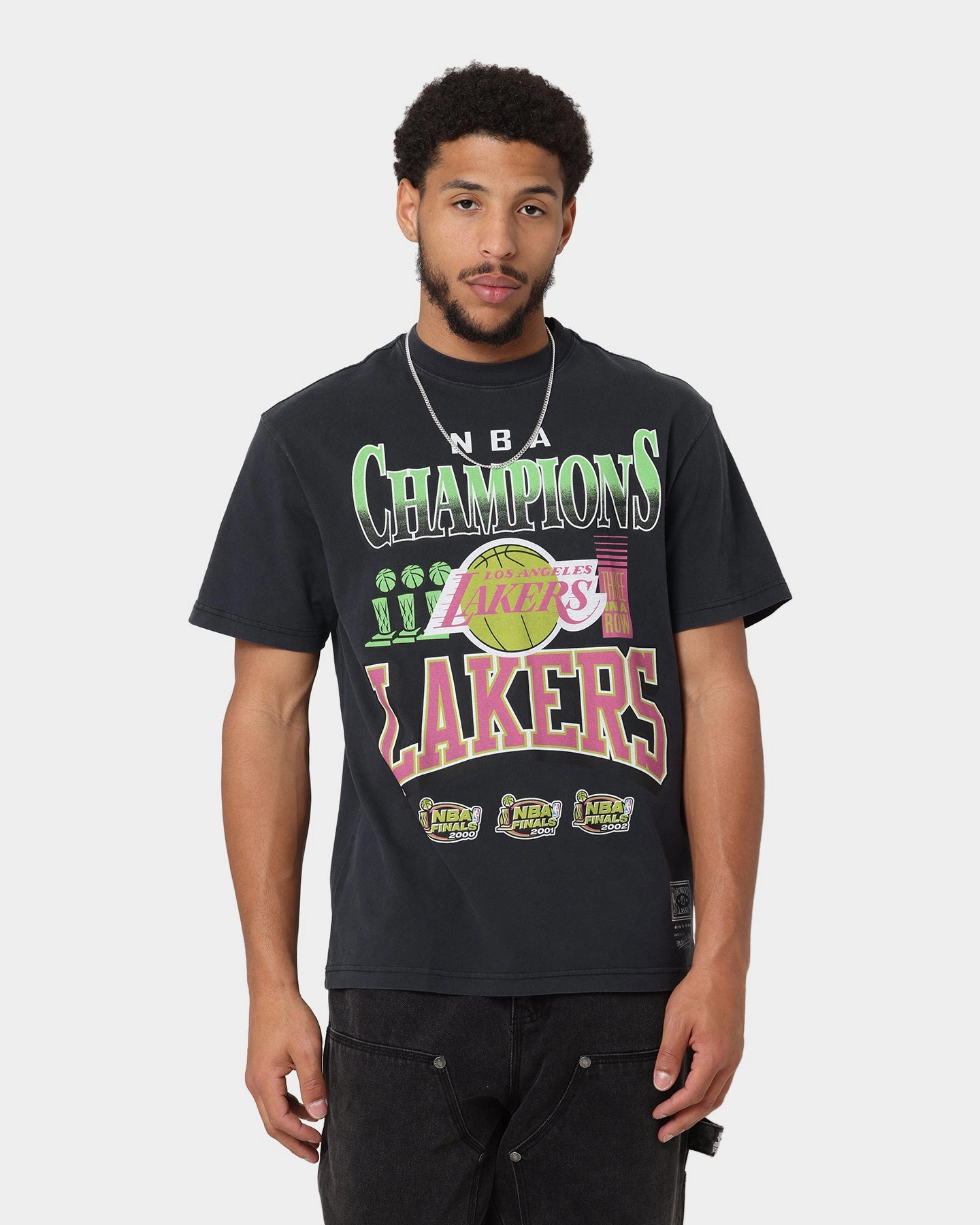 Mitchell & Ness Los Angeles Lakers '00-'02 Champions Neon Vintage T-Shirt Faded Black Effortless Vibe