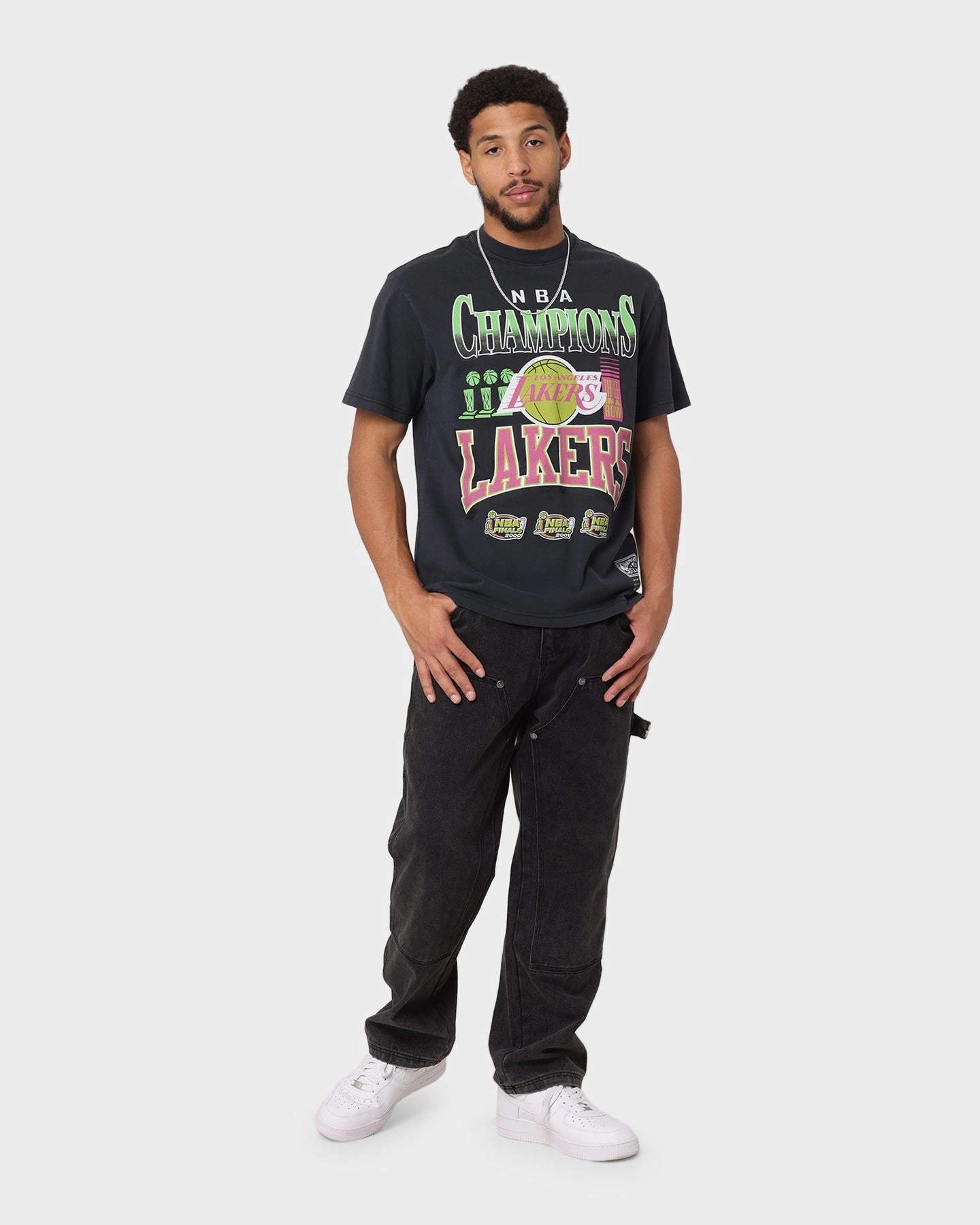 Mitchell & Ness Los Angeles Lakers '00-'02 Champions Neon Vintage T-Shirt Faded Black Classic Comfort Spring Wear