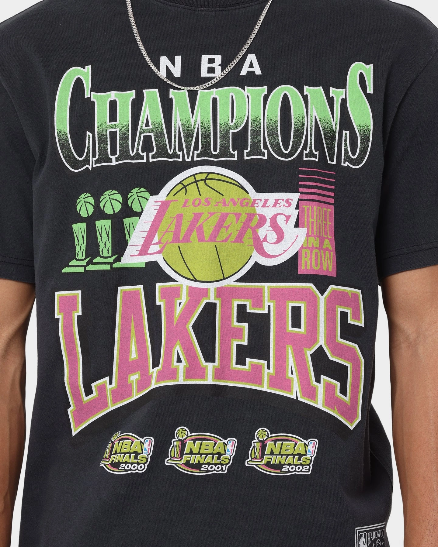 Reinforced Shoulder Seams elastic waistband Mitchell & Ness Los Angeles Lakers '00-'02 Champions Neon Vintage T-Shirt Faded Black