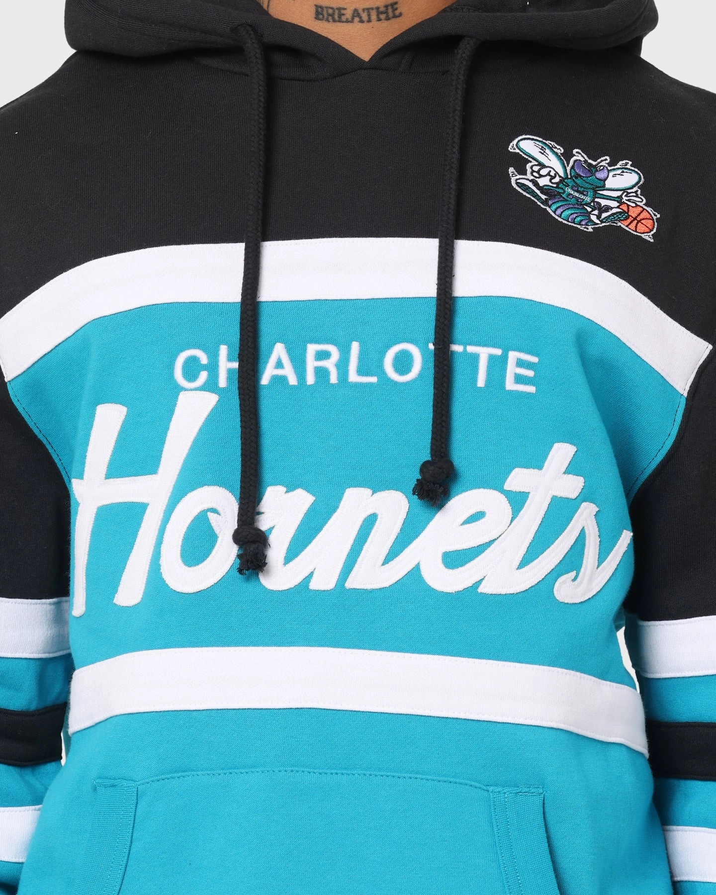 Mitchell & Ness Charlotte Hornets Head Coach Hoodie Teal release Hold
