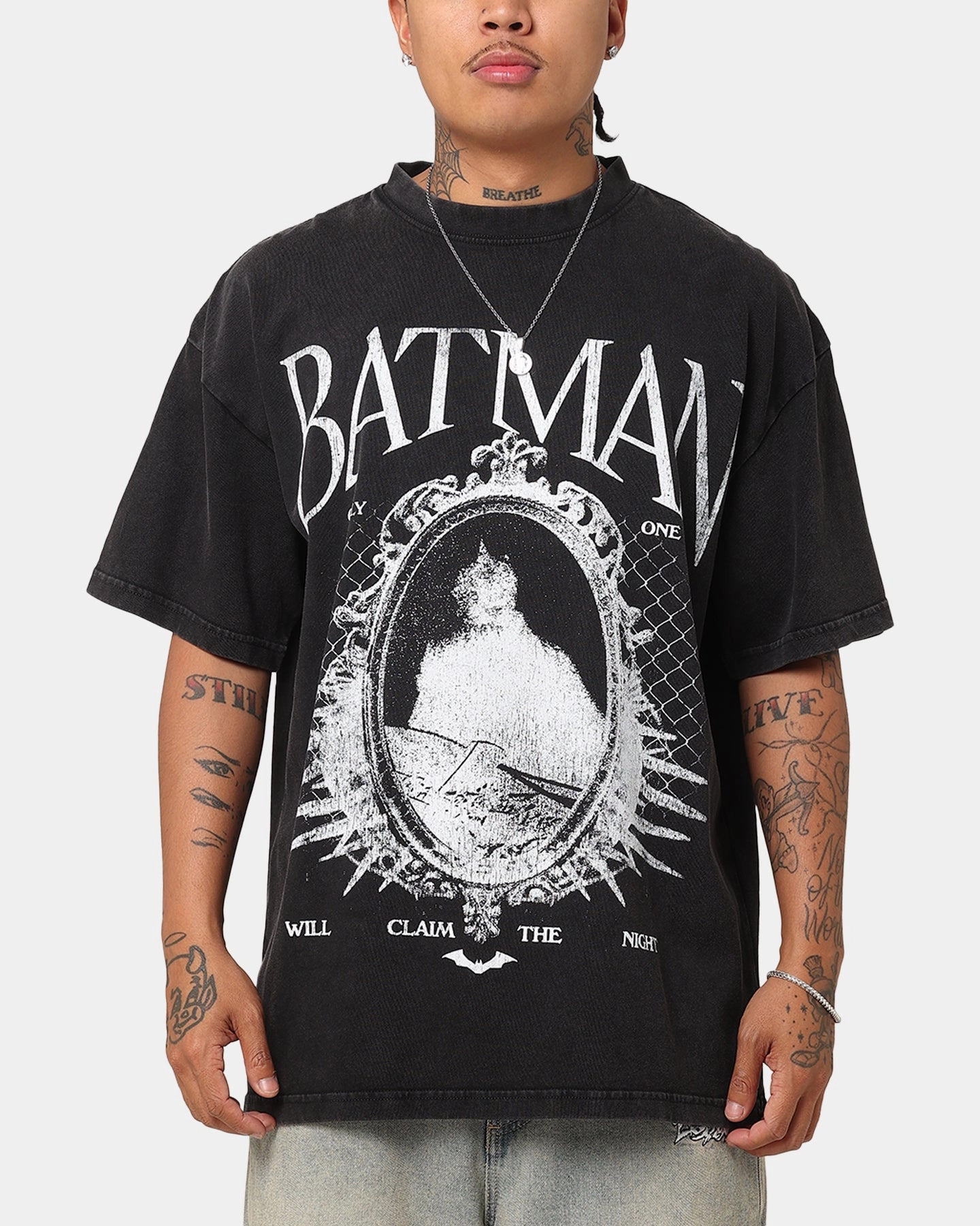 Subtle Details Outdoor Leisure Look Goat Crew X DC Batman Mirror Vintage T-Shirt Black Acidwash