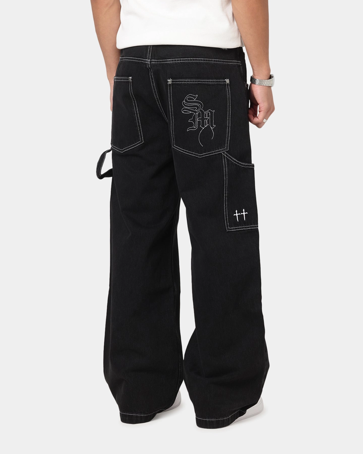 Daily Essential Non Restrictive Cut Saint Morta Amplus Fray Carpenter Jeans Contrast Black