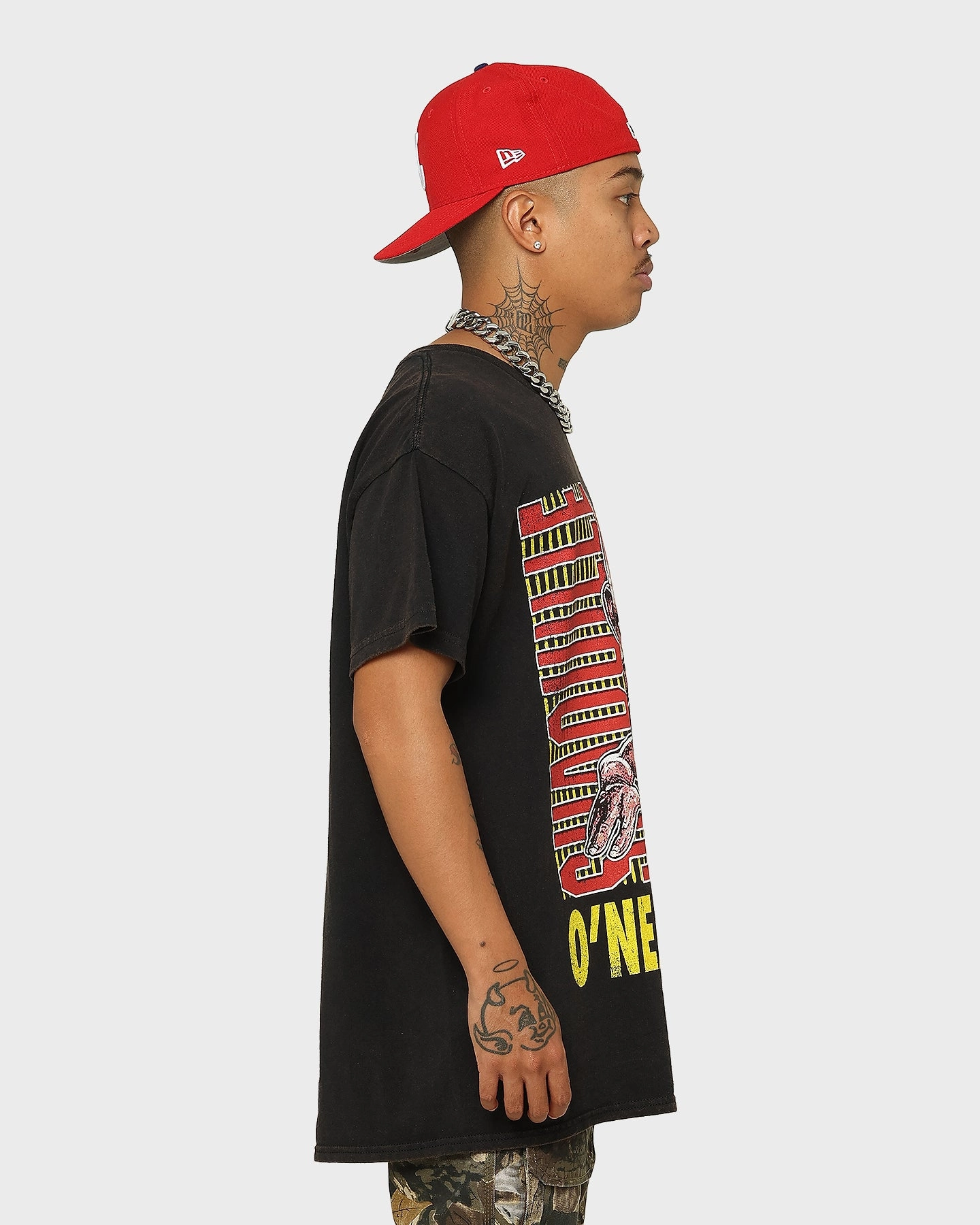 Relax Trend Chic and Cozy Goat Crew X Shaq Man of Steel Vintage T-Shirt Washed Black