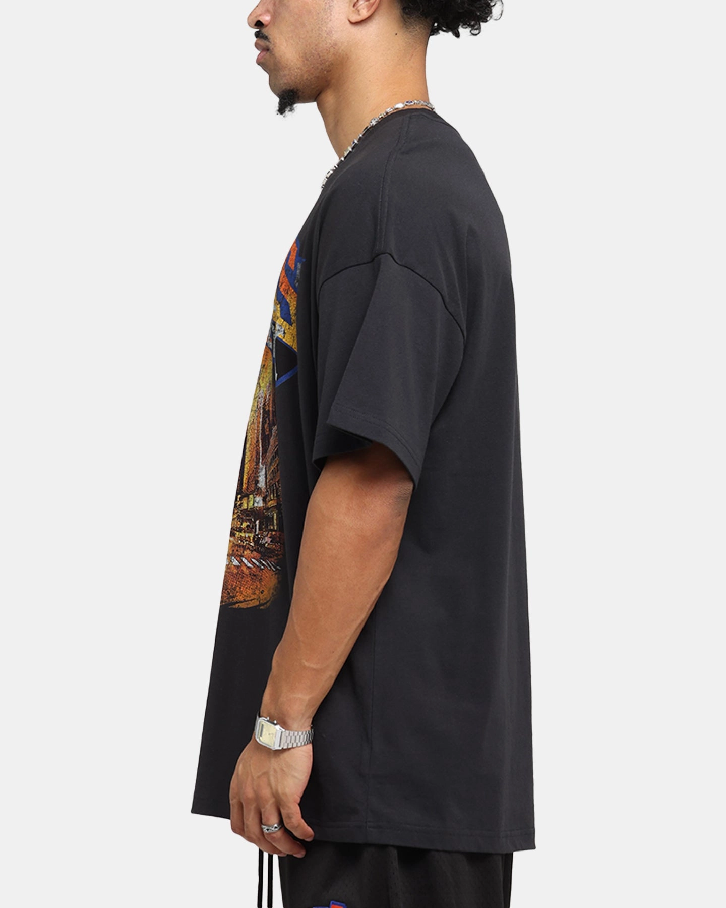 Fashion-Forward Look Cozy Wardrobe Mitchell & Ness New York Knicks The Garden T-Shirt Faded Black