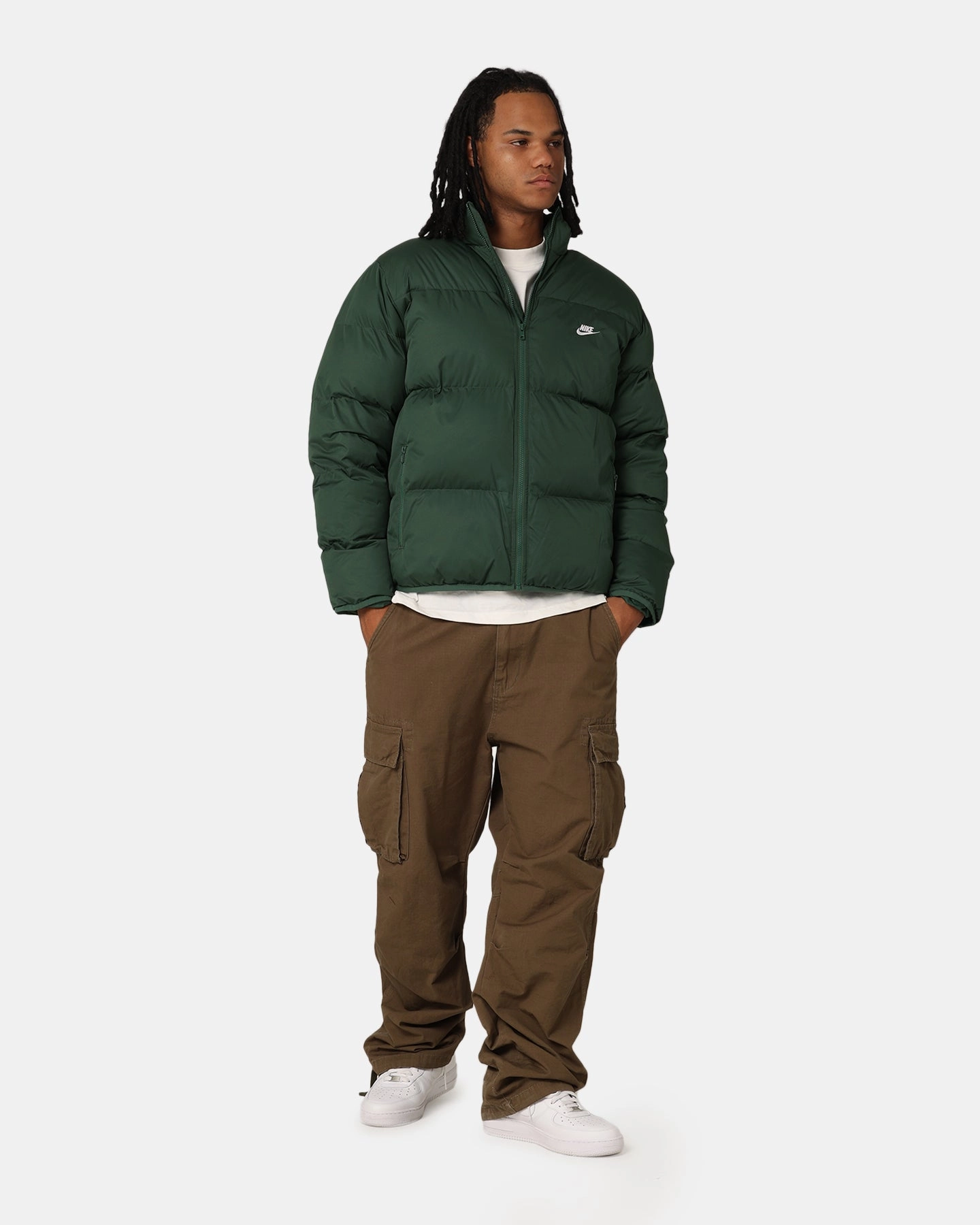 Attitude Flexible Mobility Nike Sportswear Club Puffer Jacket Fir/White