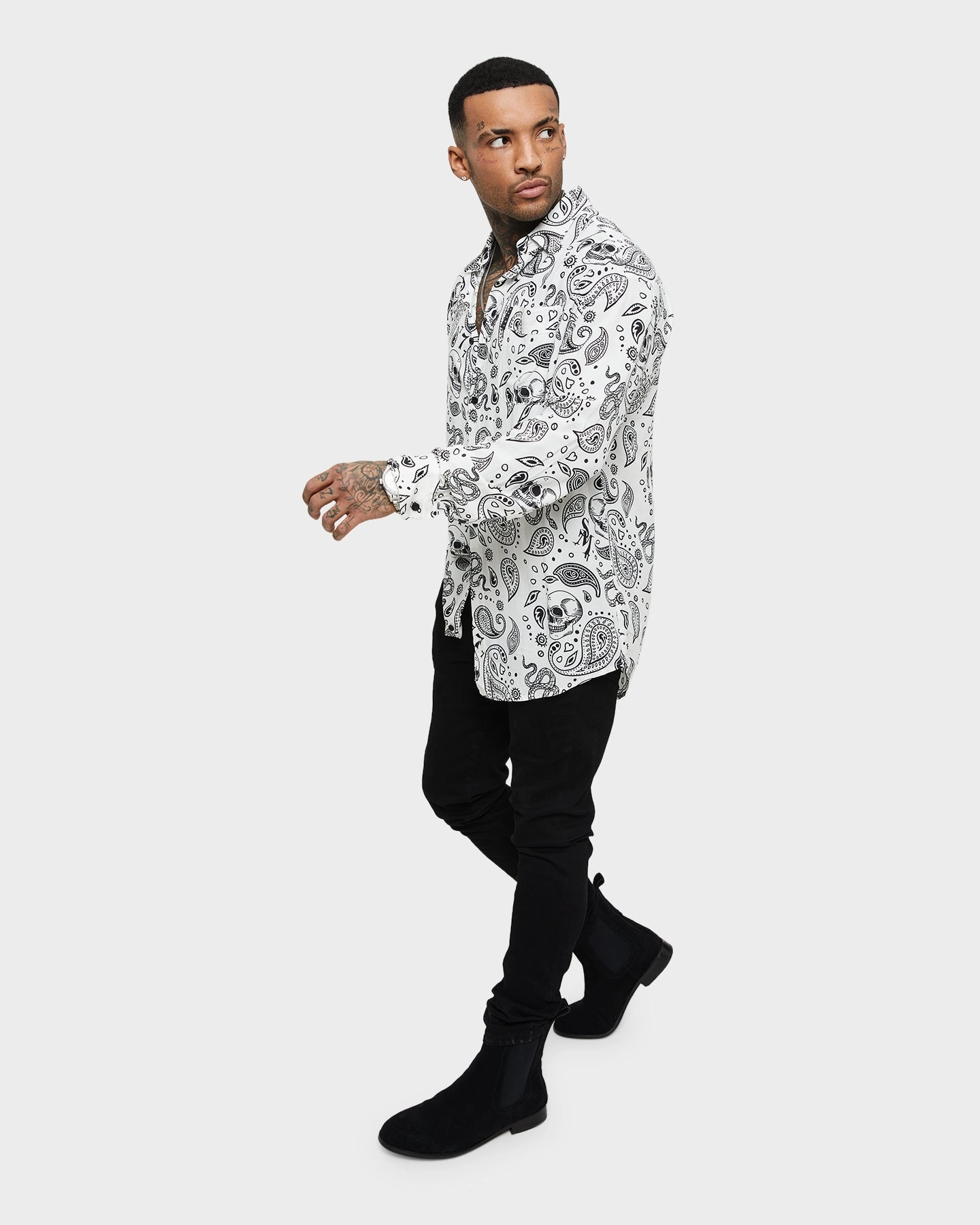 Oversized Fit Bold colors Saint Morta Paisley Skulls Long Sleeve Button Up Shirt White/Black