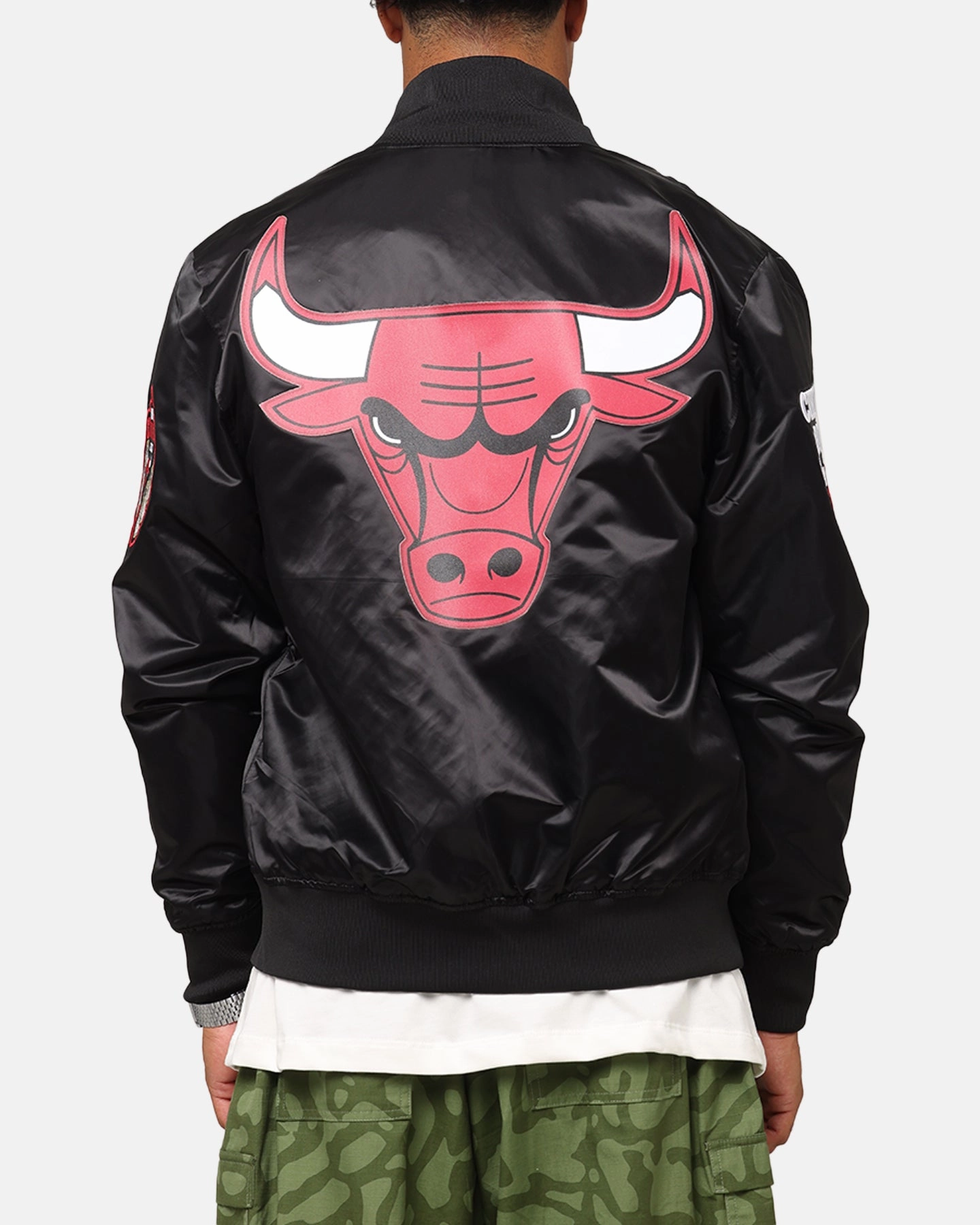challenge Pro Standard Chicago Bulls Big Logo Satin Jacket Black