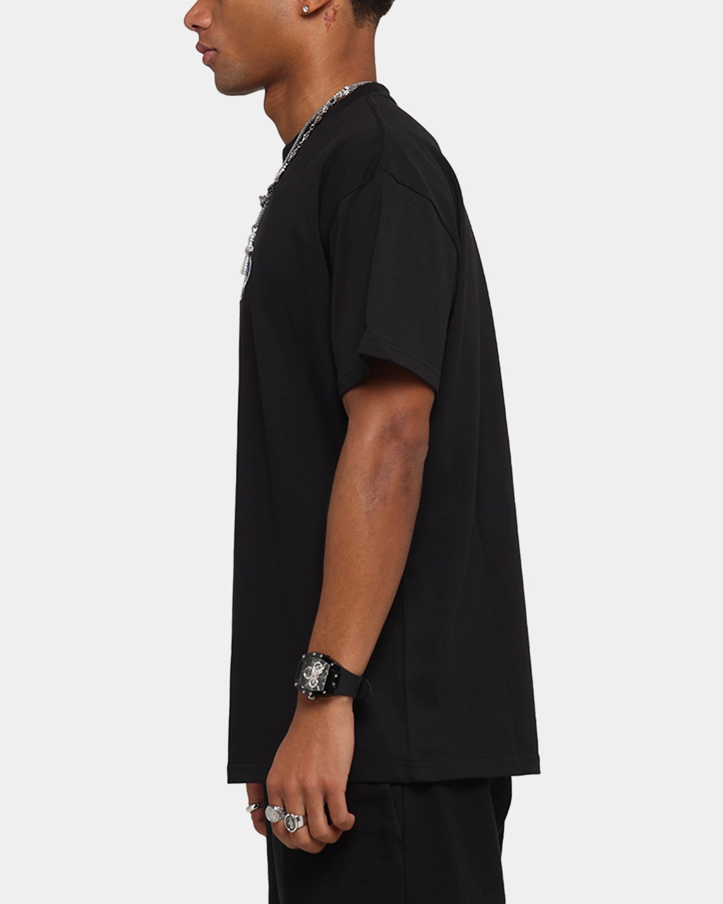 DoubleStitchedHem MinimalistDesign X-Large Oval Script T-Shirt Black