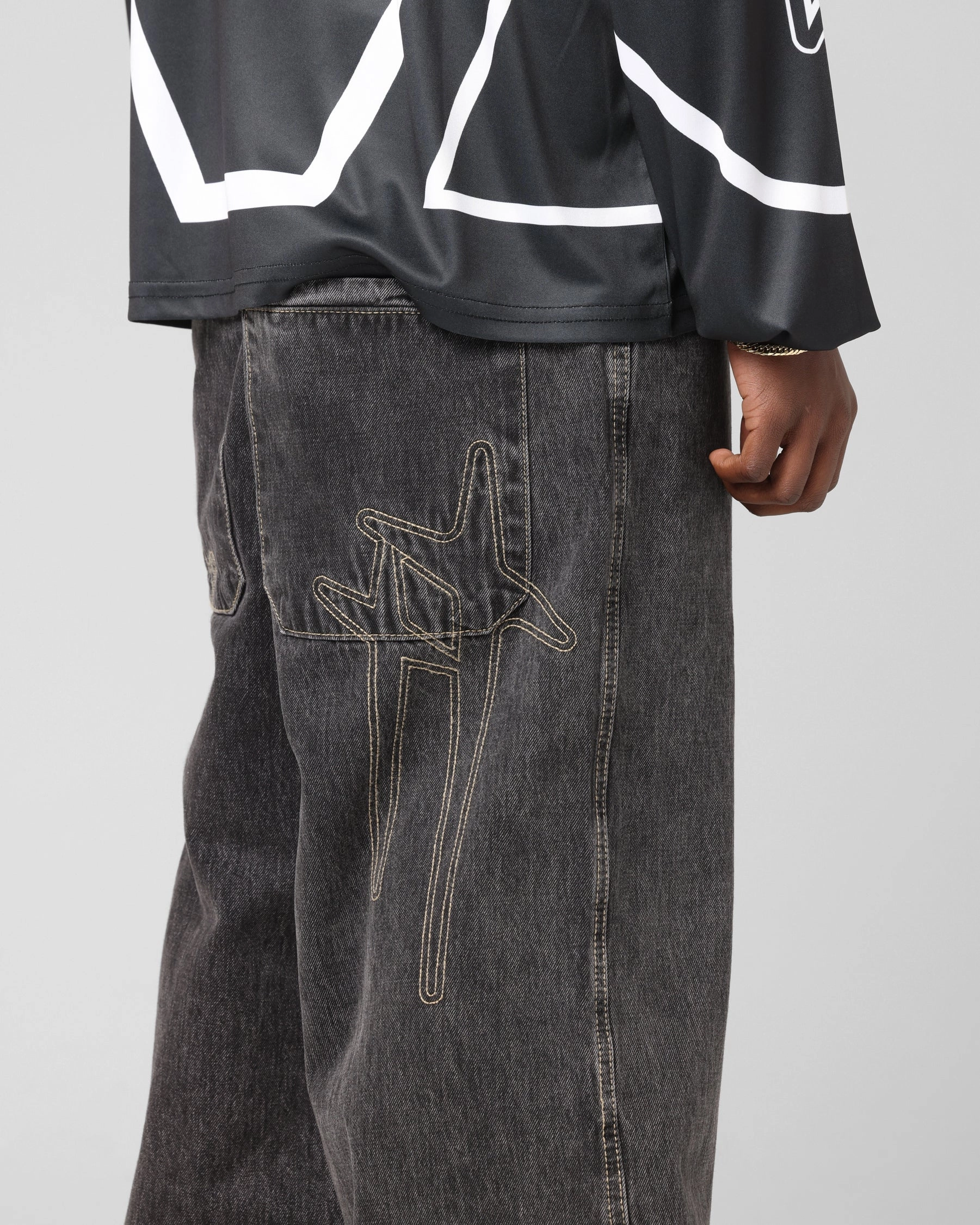 Loiter Star Born Jeans Dirty Grey Travel Outfit Chill Outfit Date Night