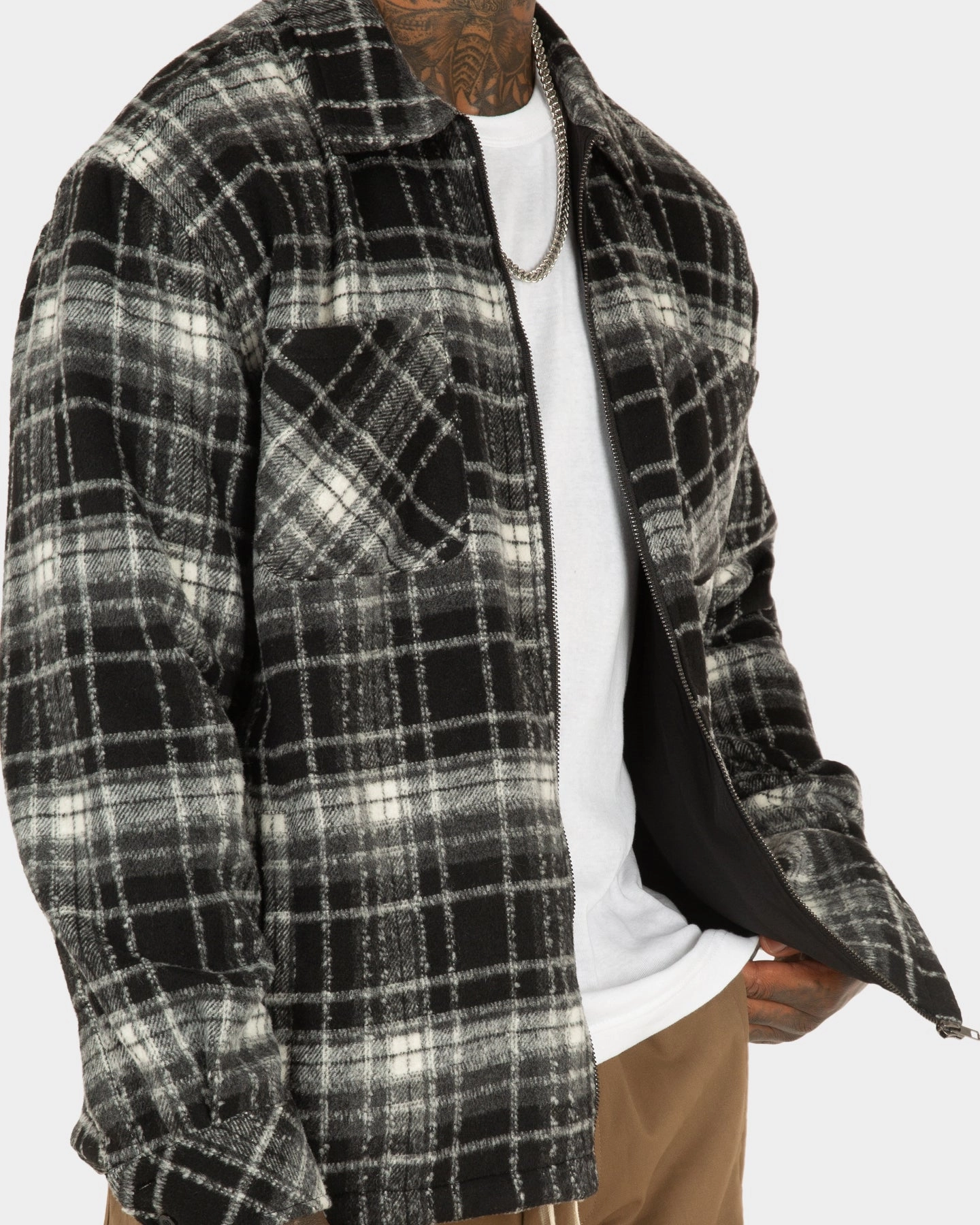 Base-layer Motion Friendly XXIII Vitus Zip Up Flannel Shacket Black/White