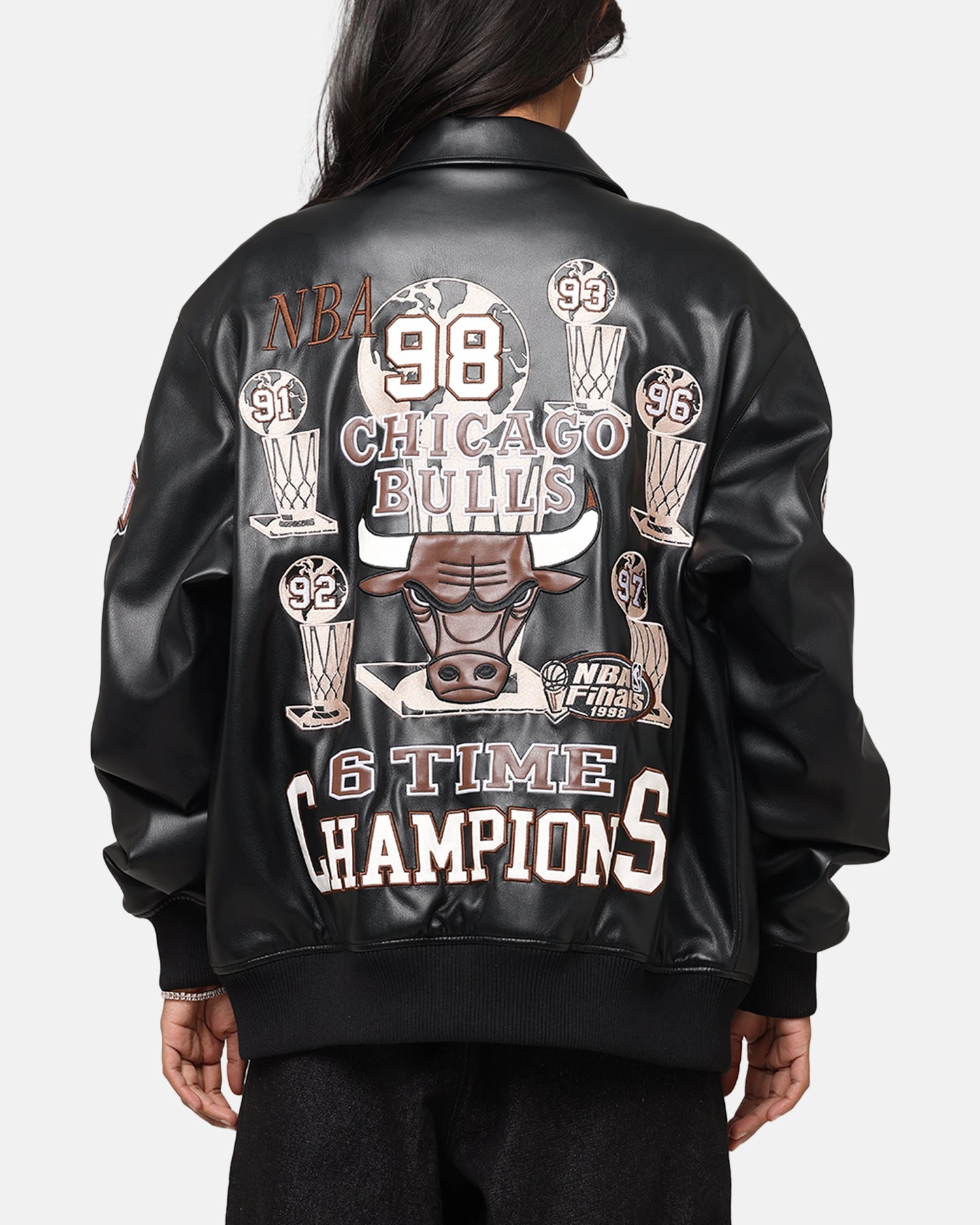 Mitchell & Ness Chicago Bulls 6 Time Jacket Black Multi Pocket Style Everyday Use