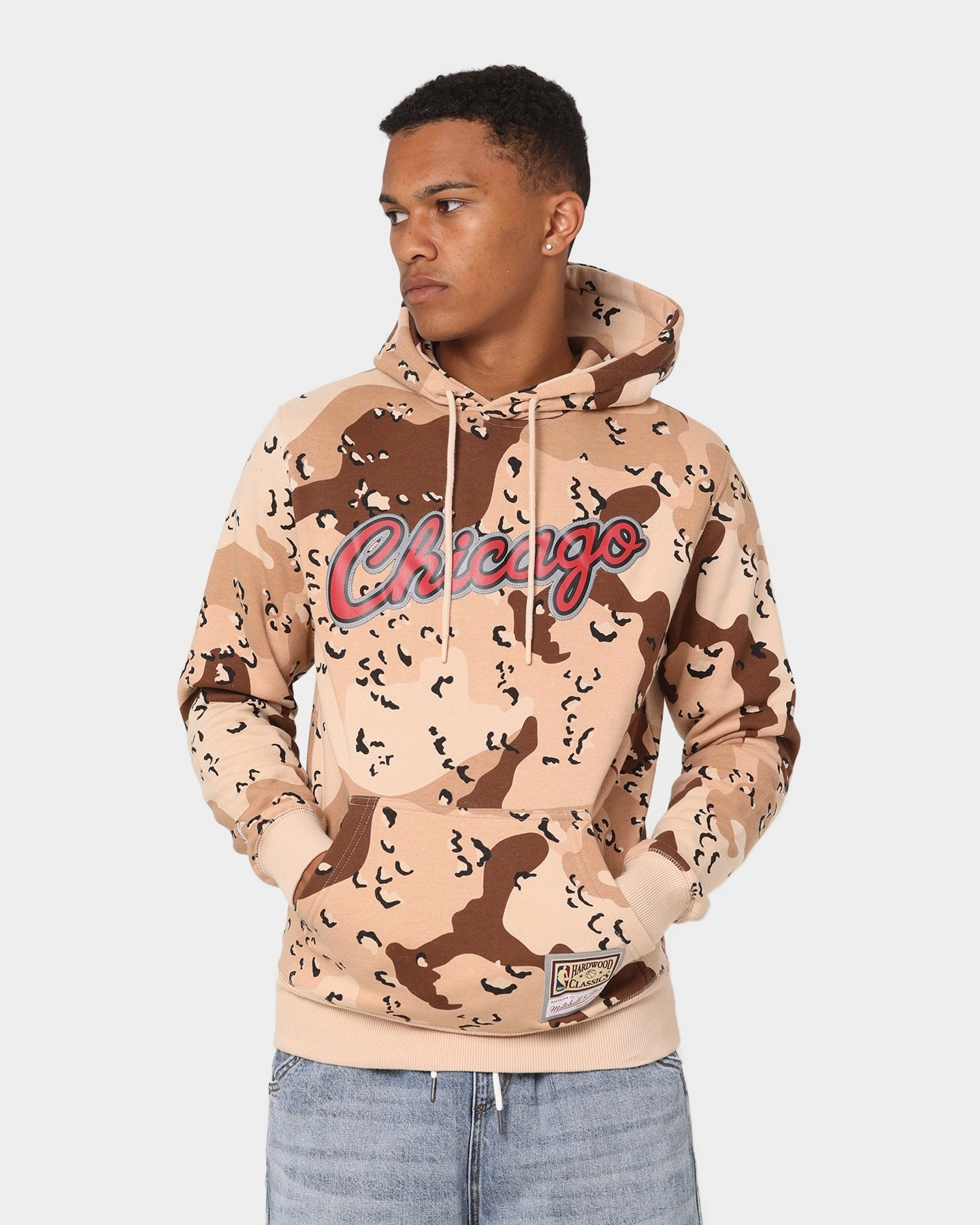 High Collar Support Mitchell & Ness Chicago Bulls Camo Reflective Hoodie Sand Camo