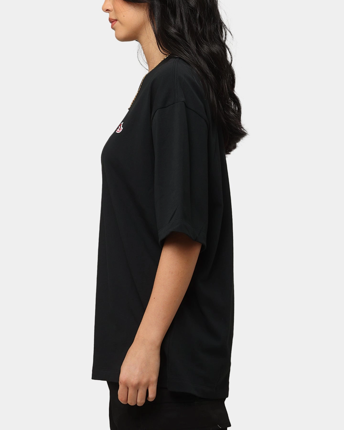 Jordan Brand Sneaker Patch Crewneck T-Shirt Black/Varsity Red Holiday Outfit Style Versatile Trend