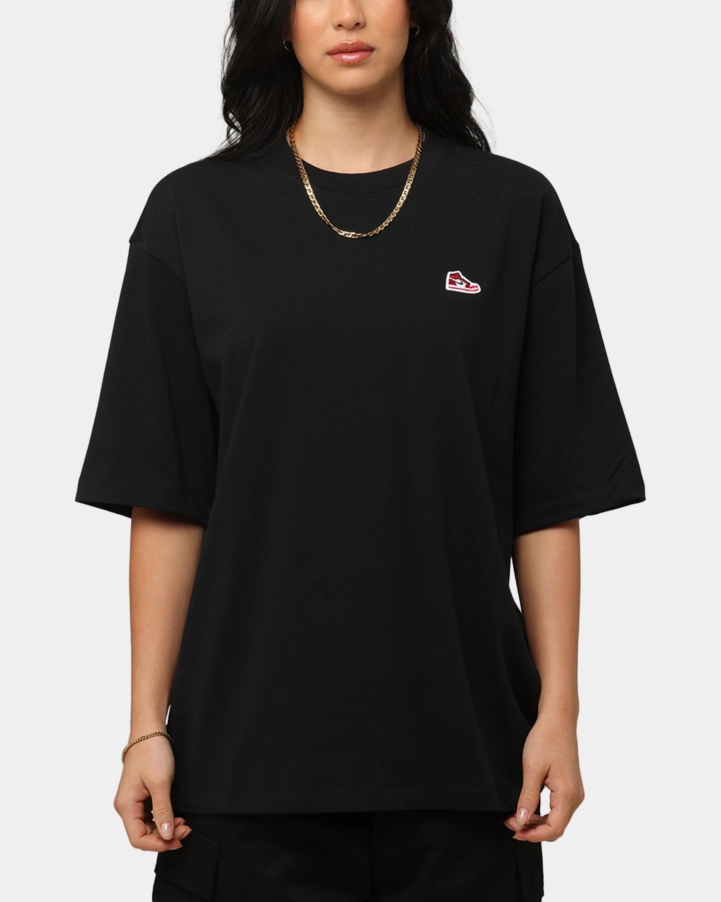 Versatile Apparel Retro nostalgia Jordan Brand Sneaker Patch Crewneck T-Shirt Black/Varsity Red