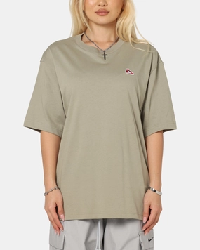 Jordan Brand Sneaker Patch Crewneck T-Shirt Khaki/Black Fresh Style Trend Seasonal Outfit