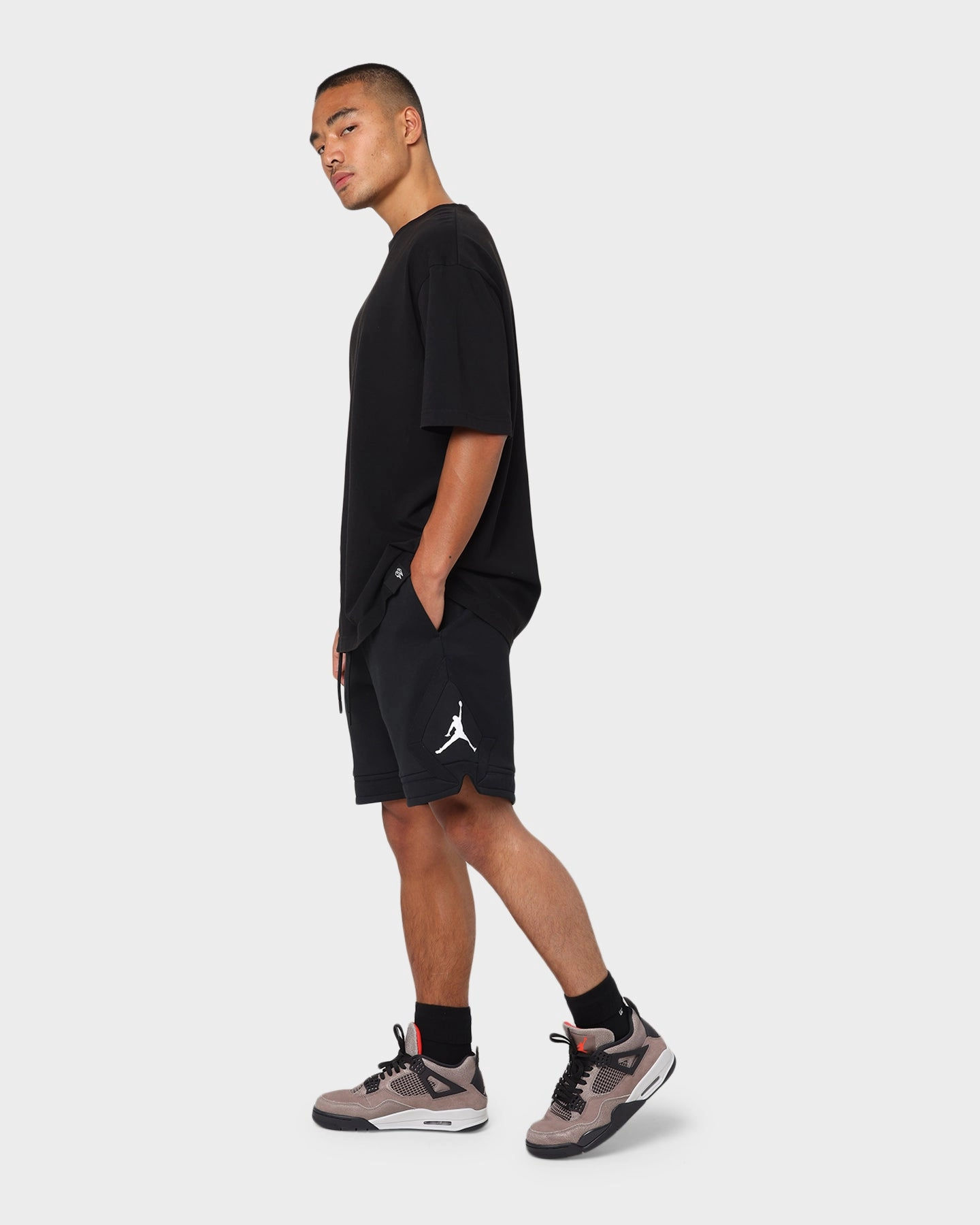 Stretch Fit Design Soft Inner Lining Jordan Essential Fleece Diamond Shorts Black/White