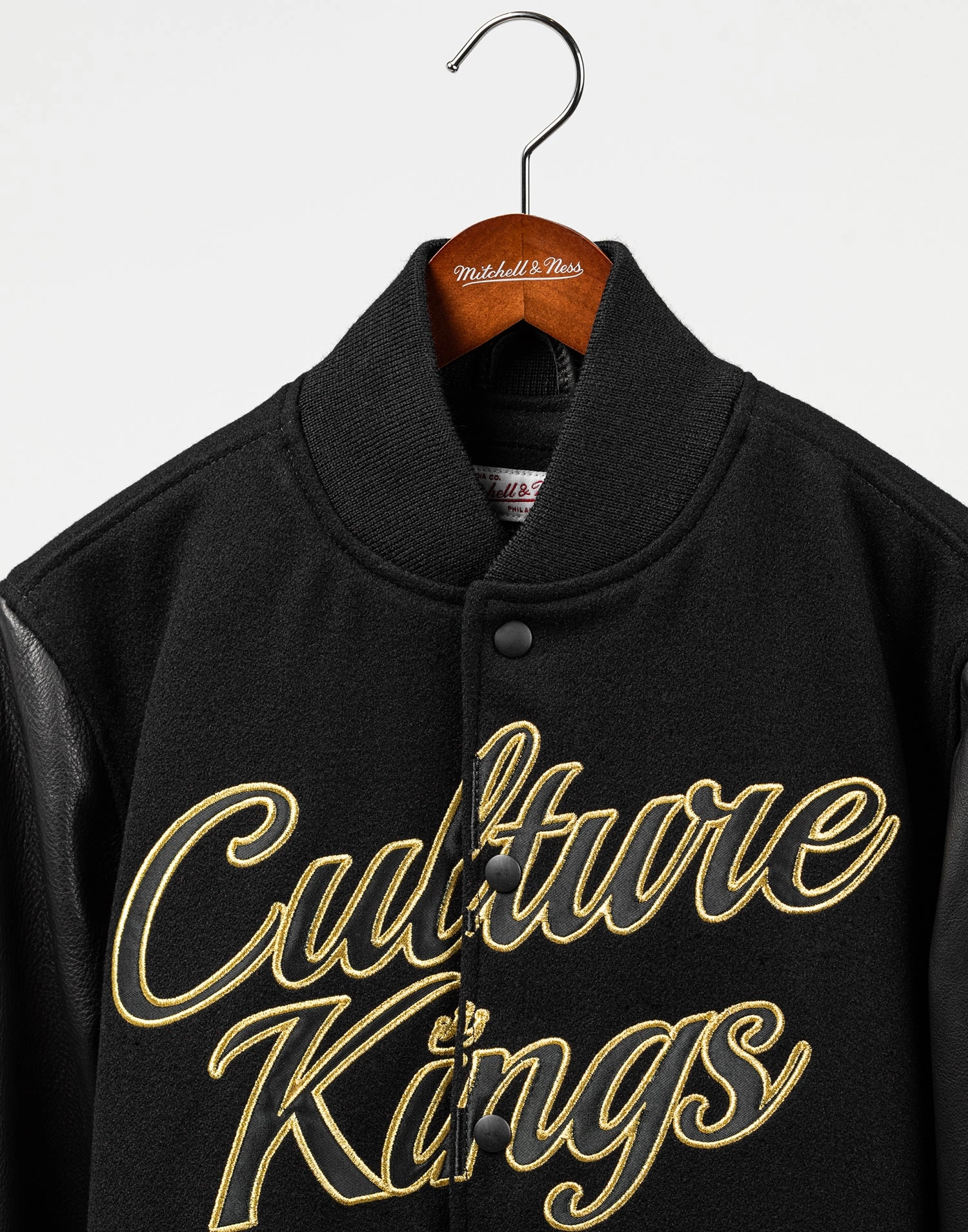 CULTURE KINGS 10 YEAR ANNIVERSARY PACK BLACK/GOLD layering option