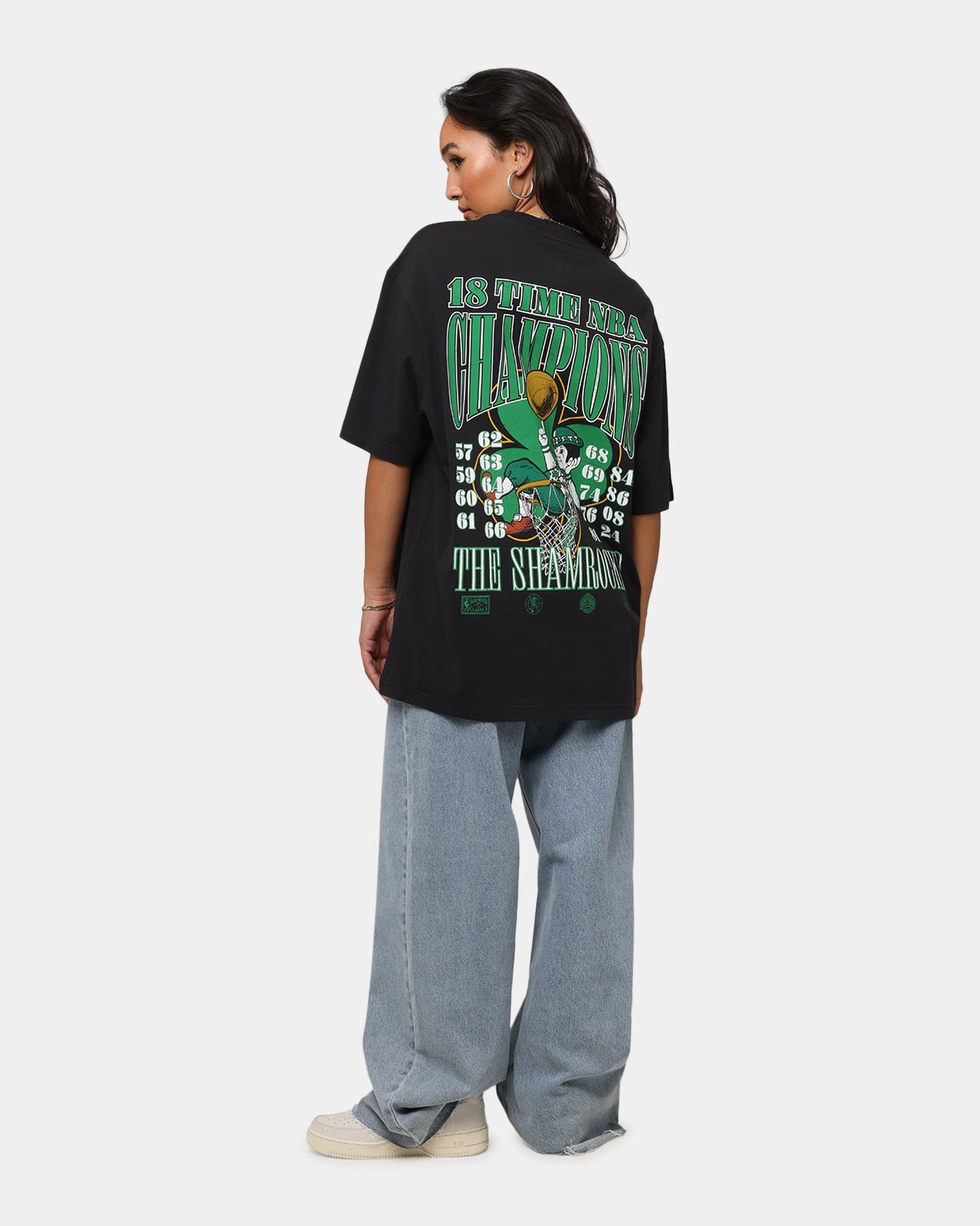 Mitchell & Ness Boston Celtics 18-Time NBA Champions T-Shirt Faded Black Relaxed Fit