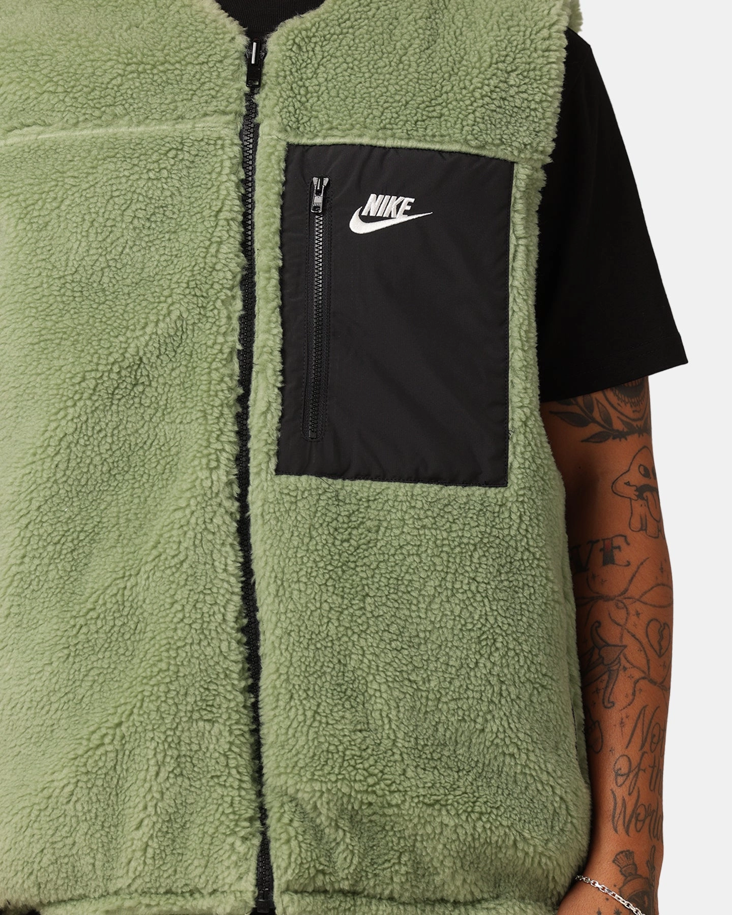 Nike Sportswear Sherpa Reversible Vest Oil Green/Black Hiking Gear