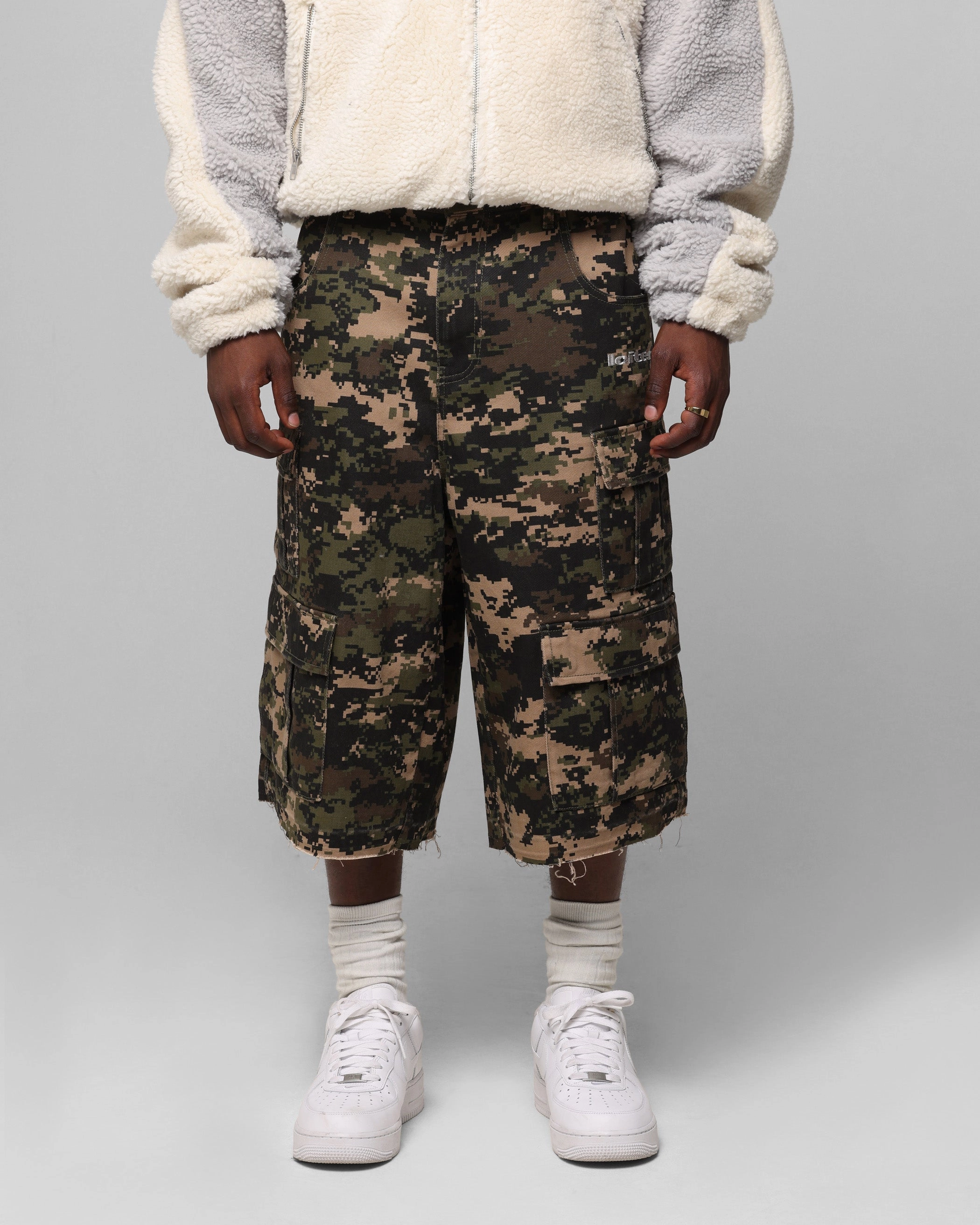Nylon Material Loiter 3 Quarter Pants Digi Camo