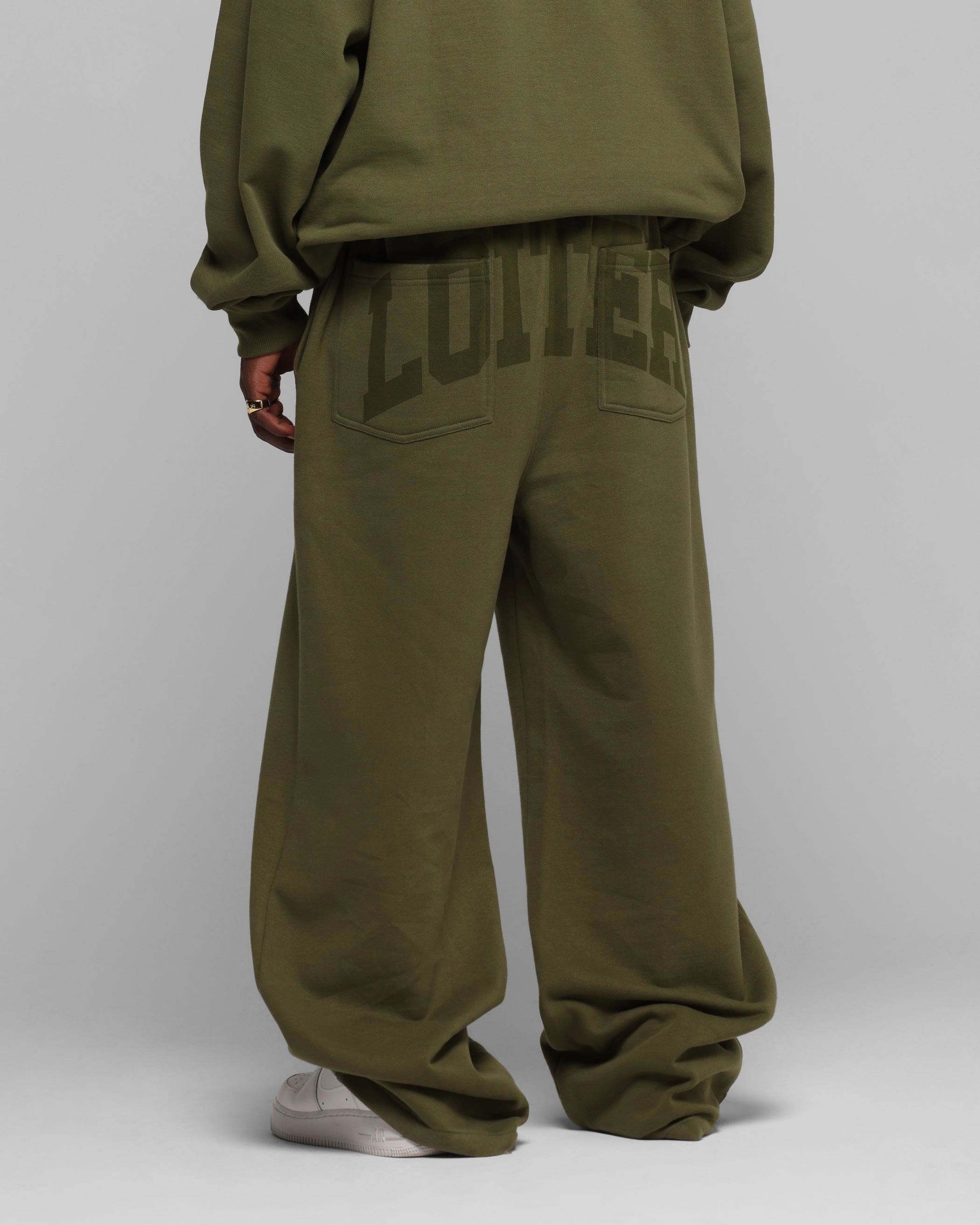 Loiter Arch Premium Sweat Pants Khaki wrinkle free