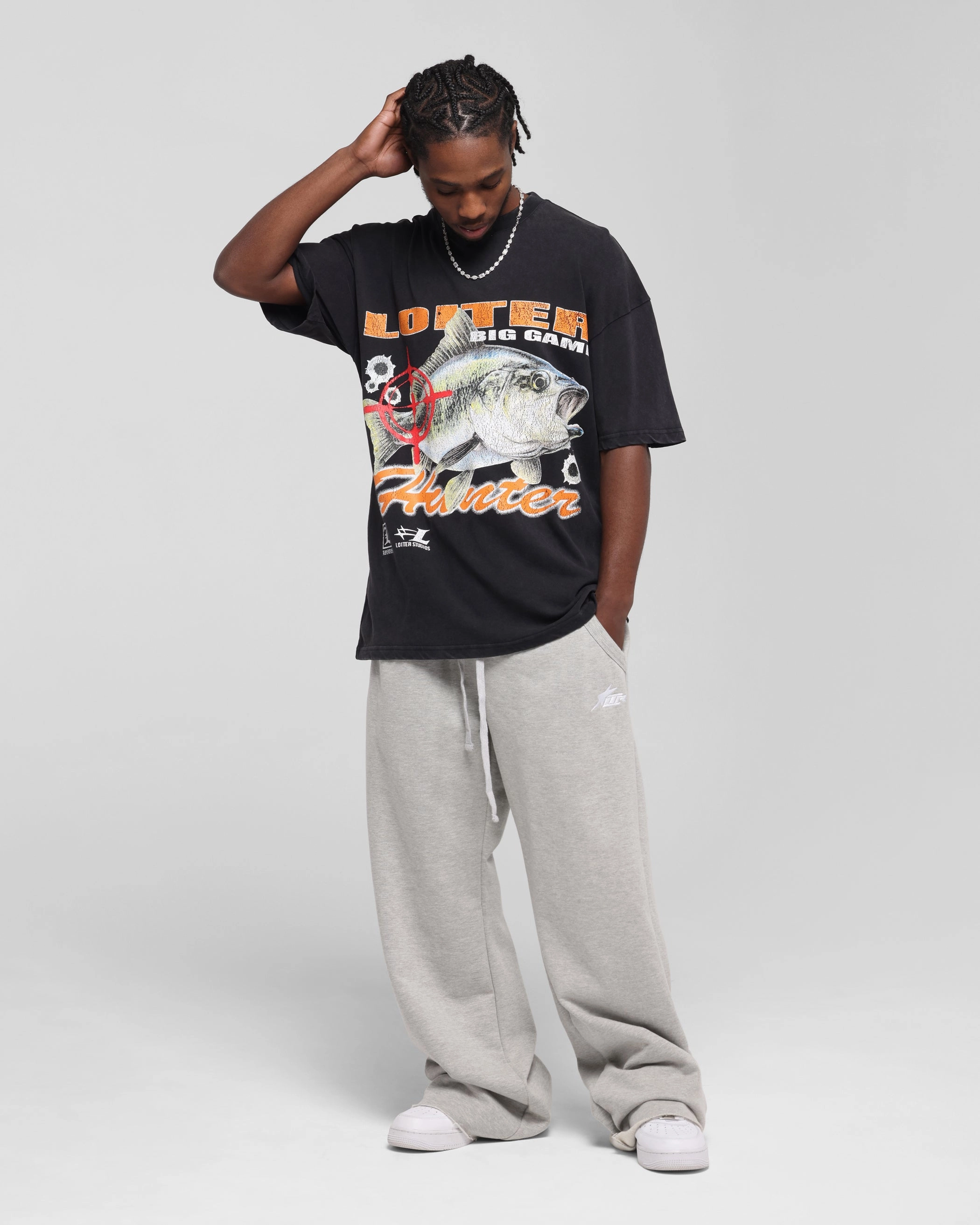 Simple and Comfortable Loiter Big Game T-Shirt Black Acidwash