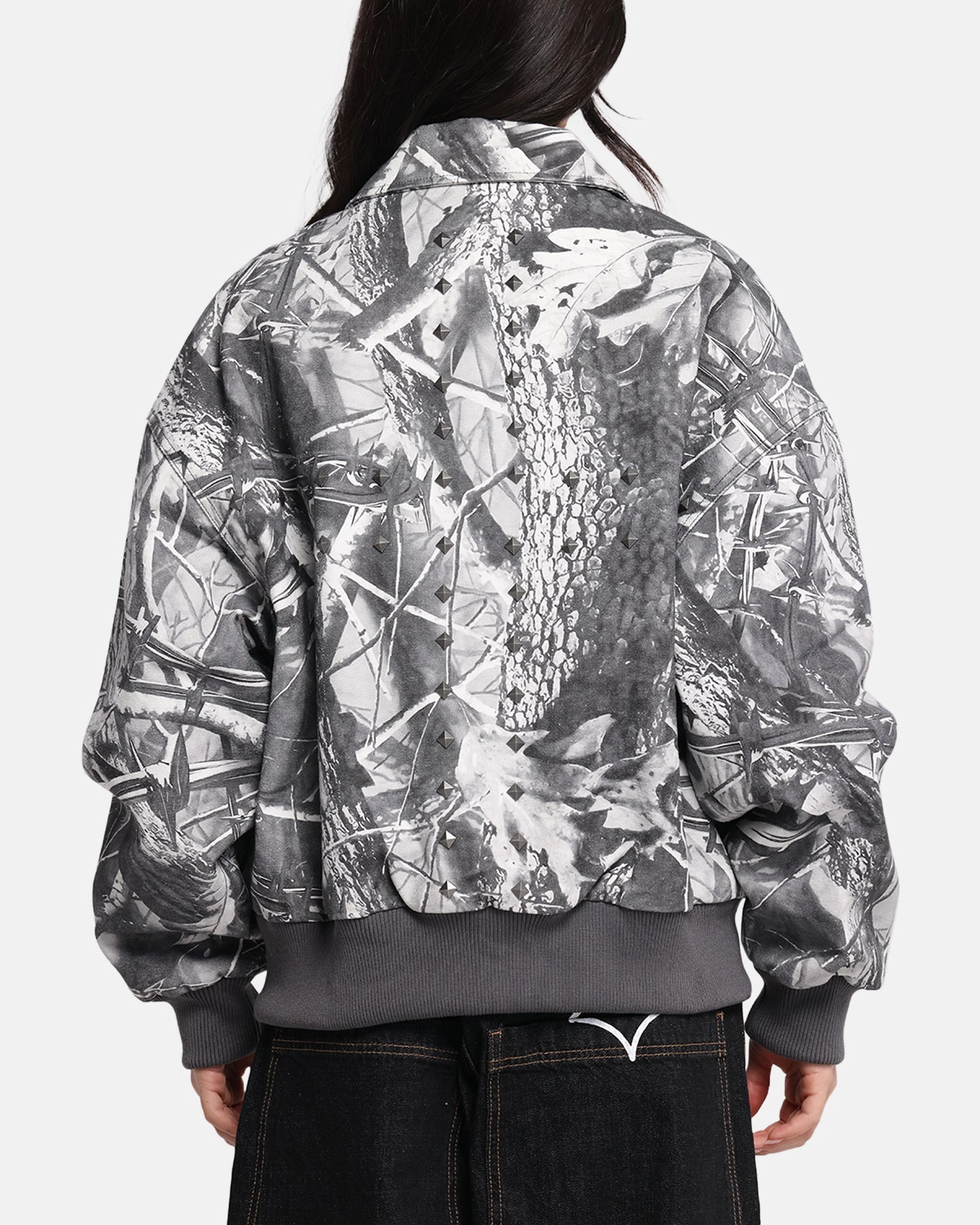 Loiter Chopper Work Jacket Real Tree Camo beachgoer