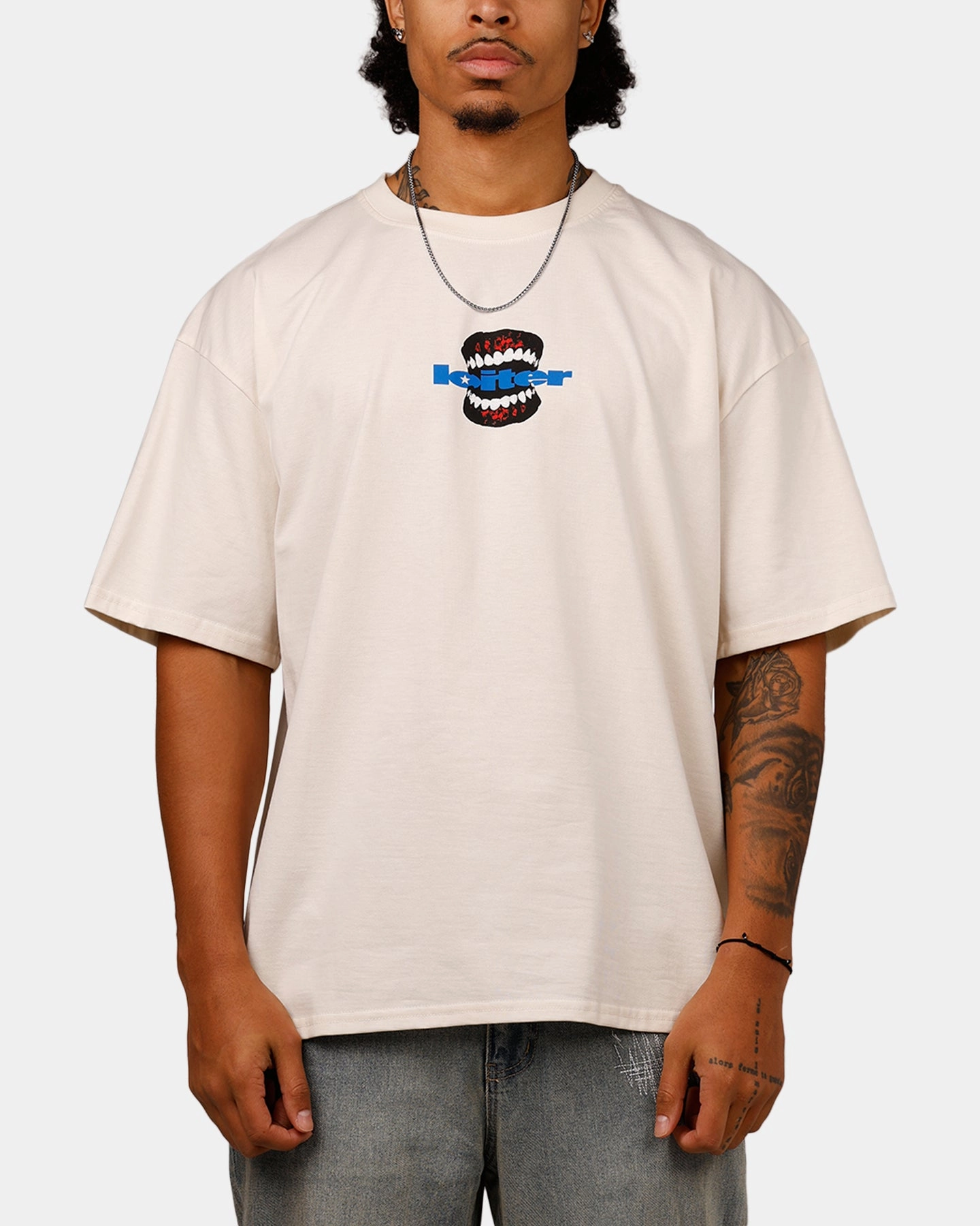 Loiter Empire T-Shirt Off White Outdoor Adventure Street Casual Look
