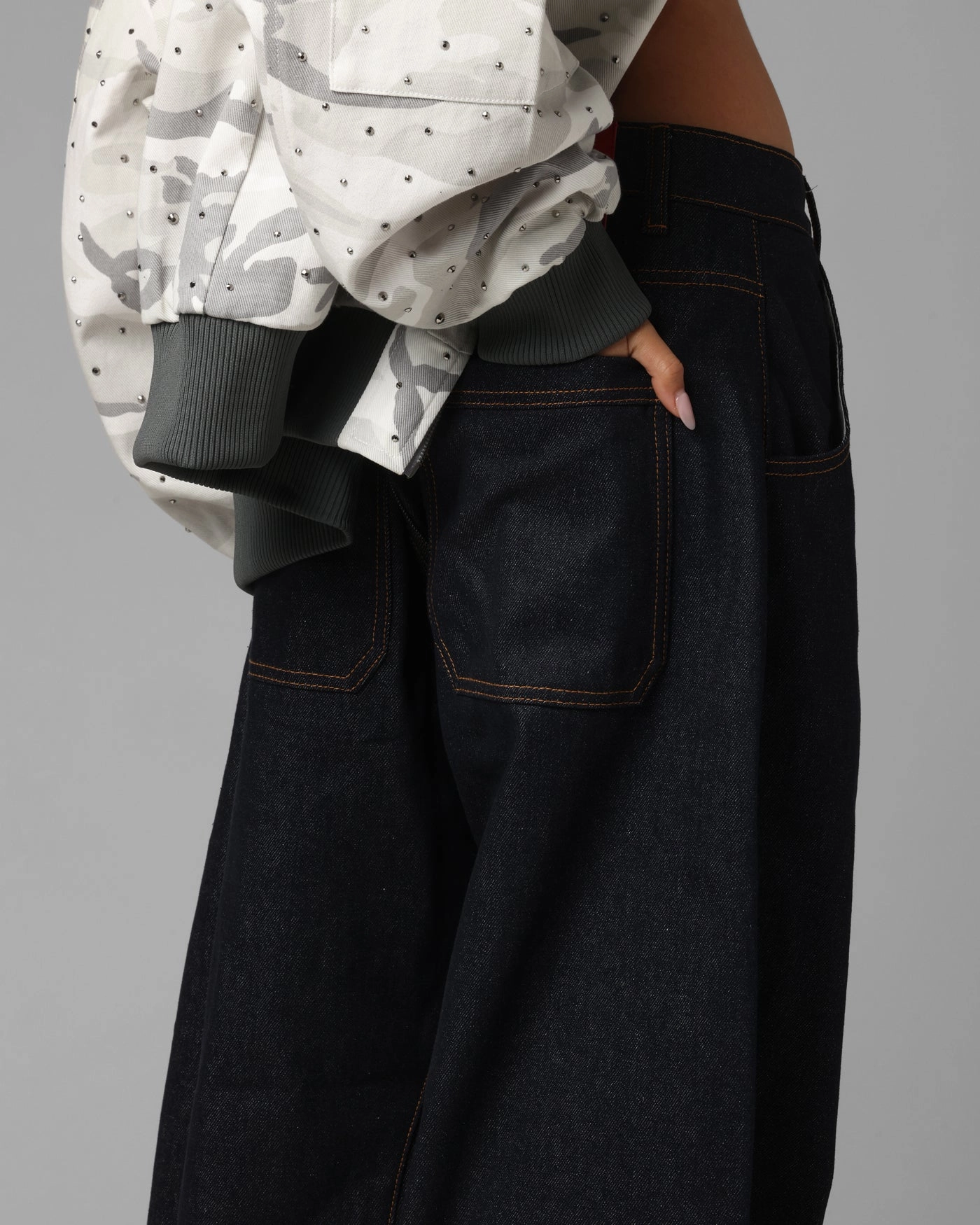 Travel Outfit Street Fashion Creative Look Loiter F-16 Balloon Jeans Indigo