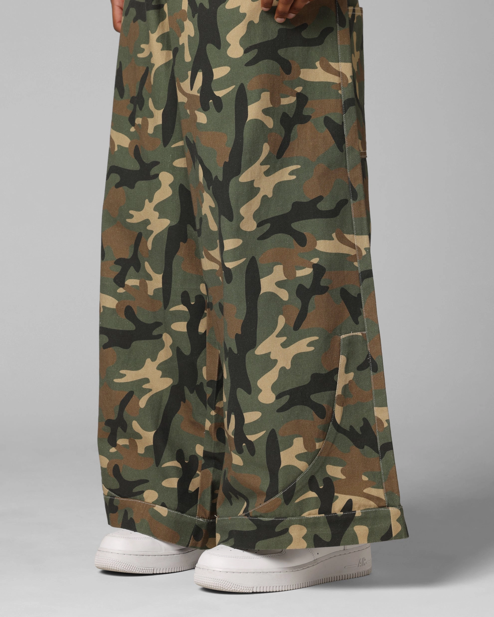 Loiter F-22 Raver Jeans Woodland Camo Anytime Fit Neutral Casual