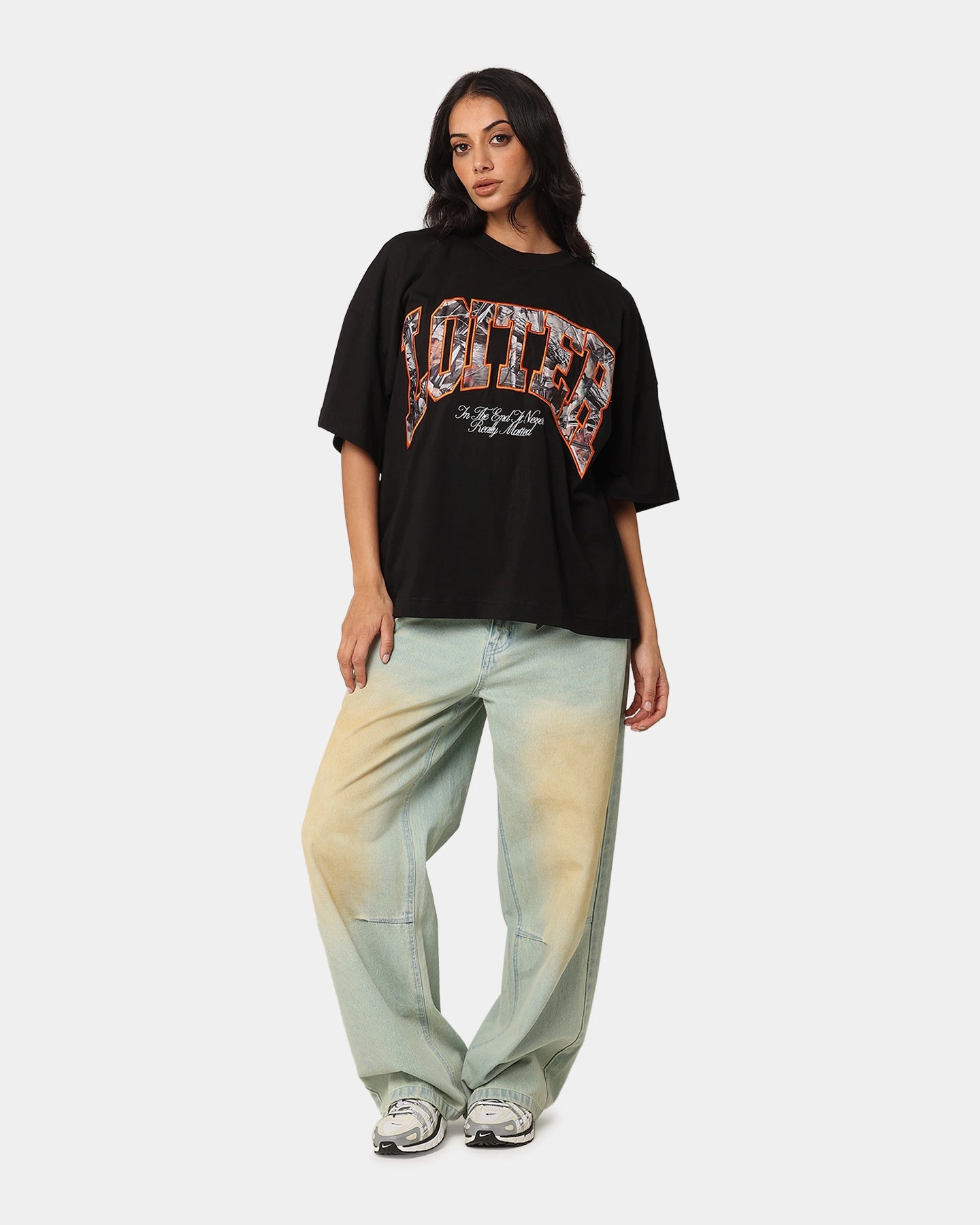 Loiter Hunter T-Shirt Black Chic Style Outdoor Essentials