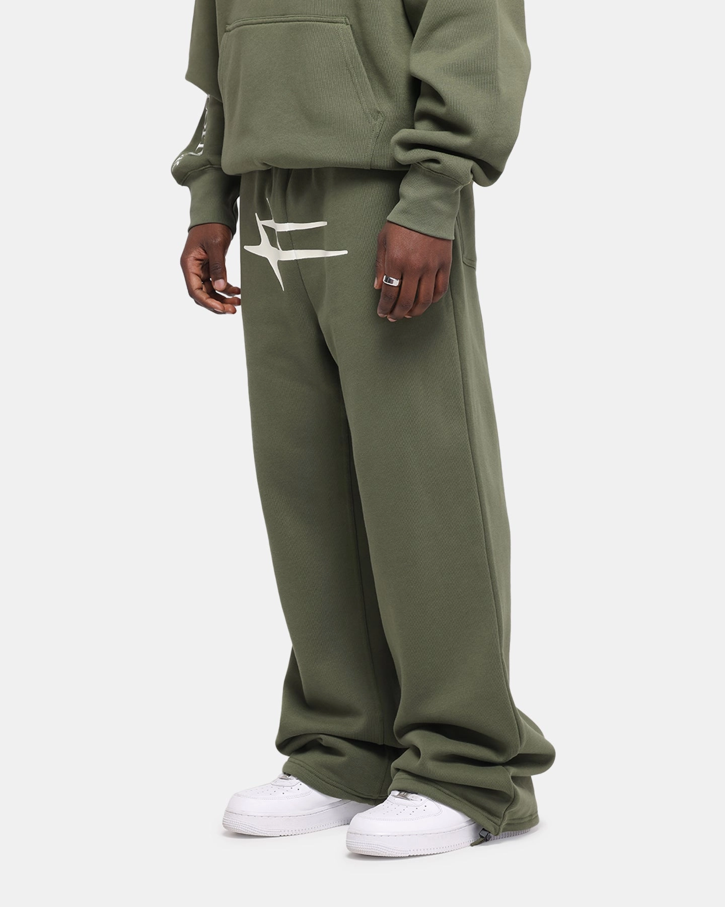 Soft Texture Loiter Hybrid Sweatpants Olive