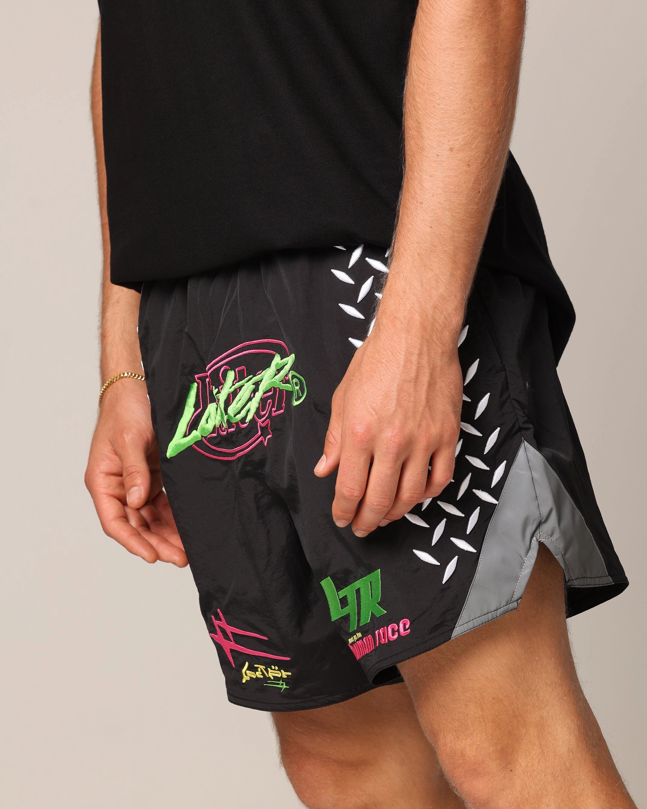 scarf Water Resistant Finish Loiter Instinct Walk Shorts Black/Green/Red