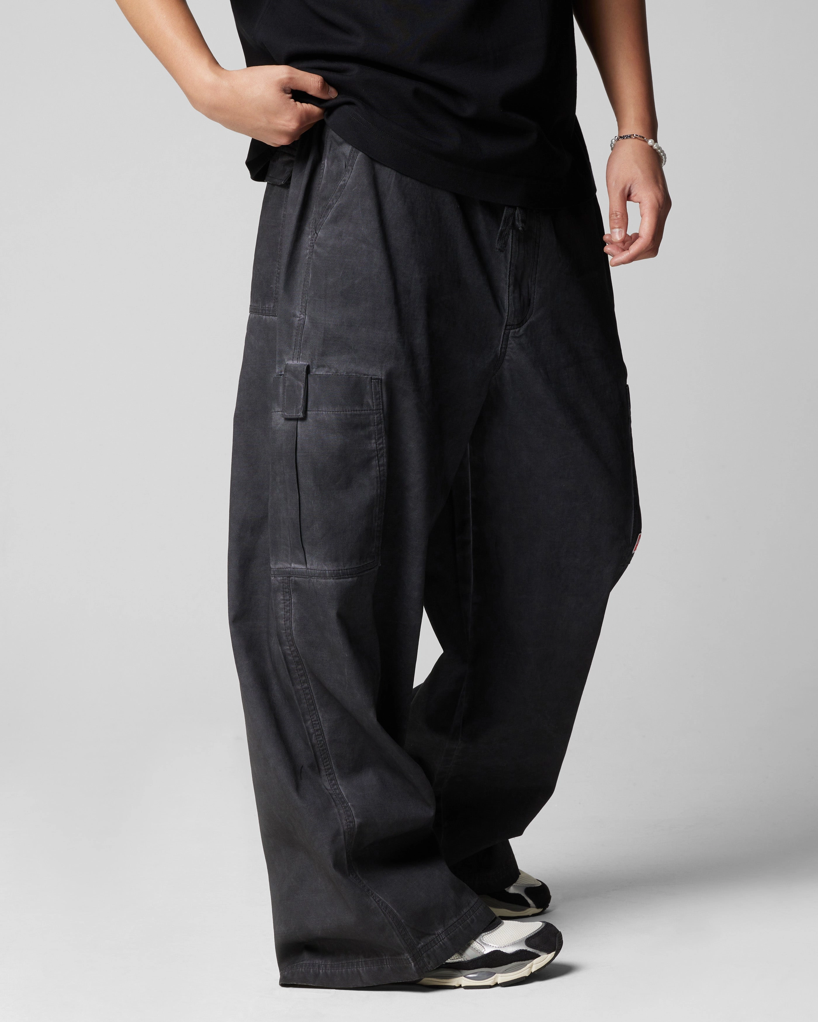 Flexible Durability Loiter Kraven Parachute Pants Washed Black