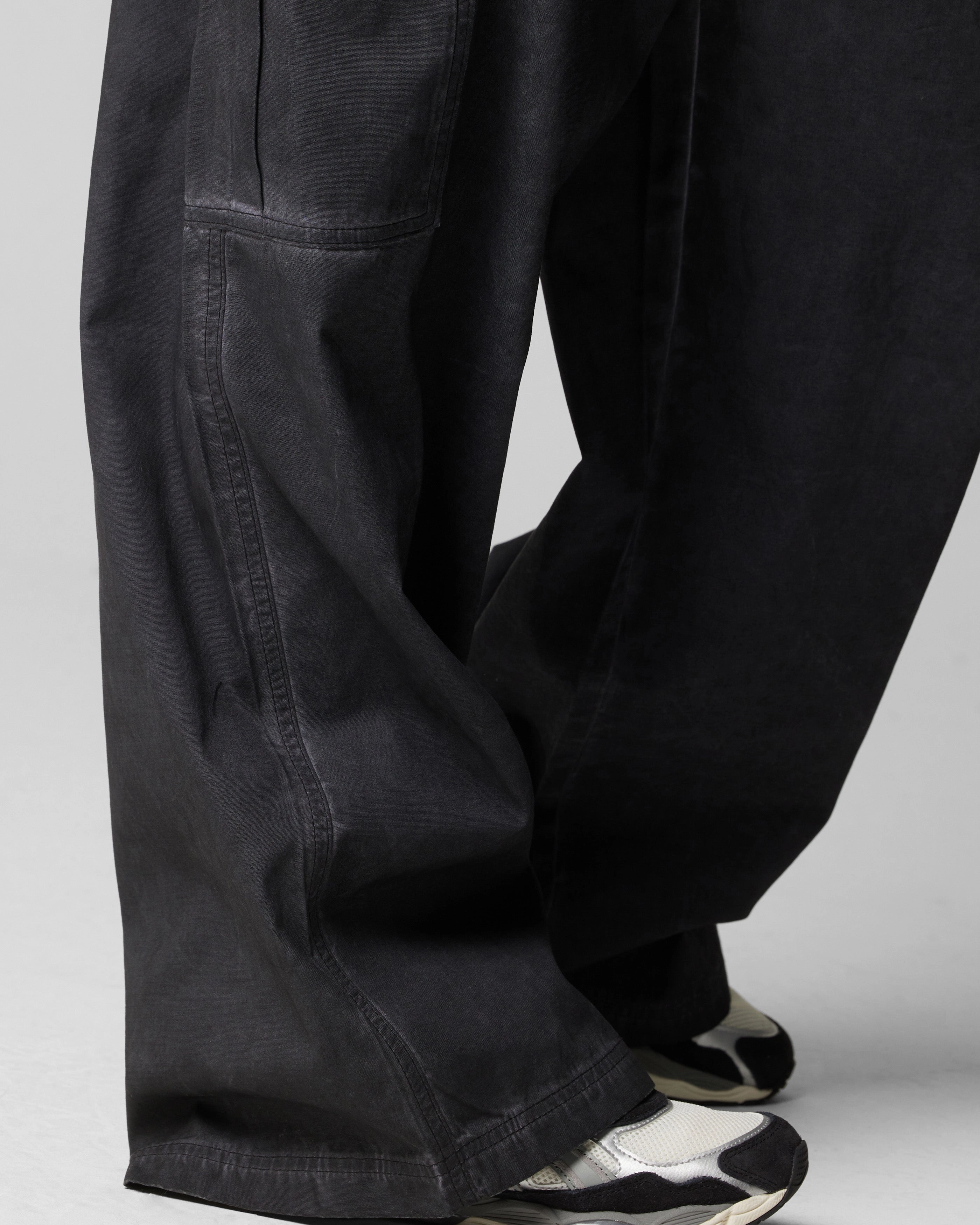 Outfit Staple Loiter Kraven Parachute Pants Washed Black