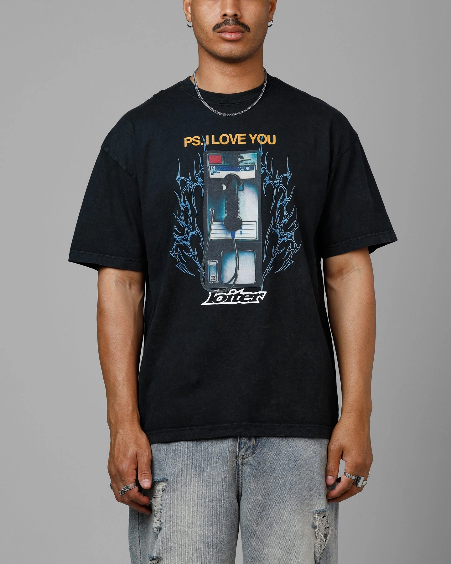 Loiter Phonebooth Vintage Drop T-Shirt Black Acidwash monochromatic Effortless Look