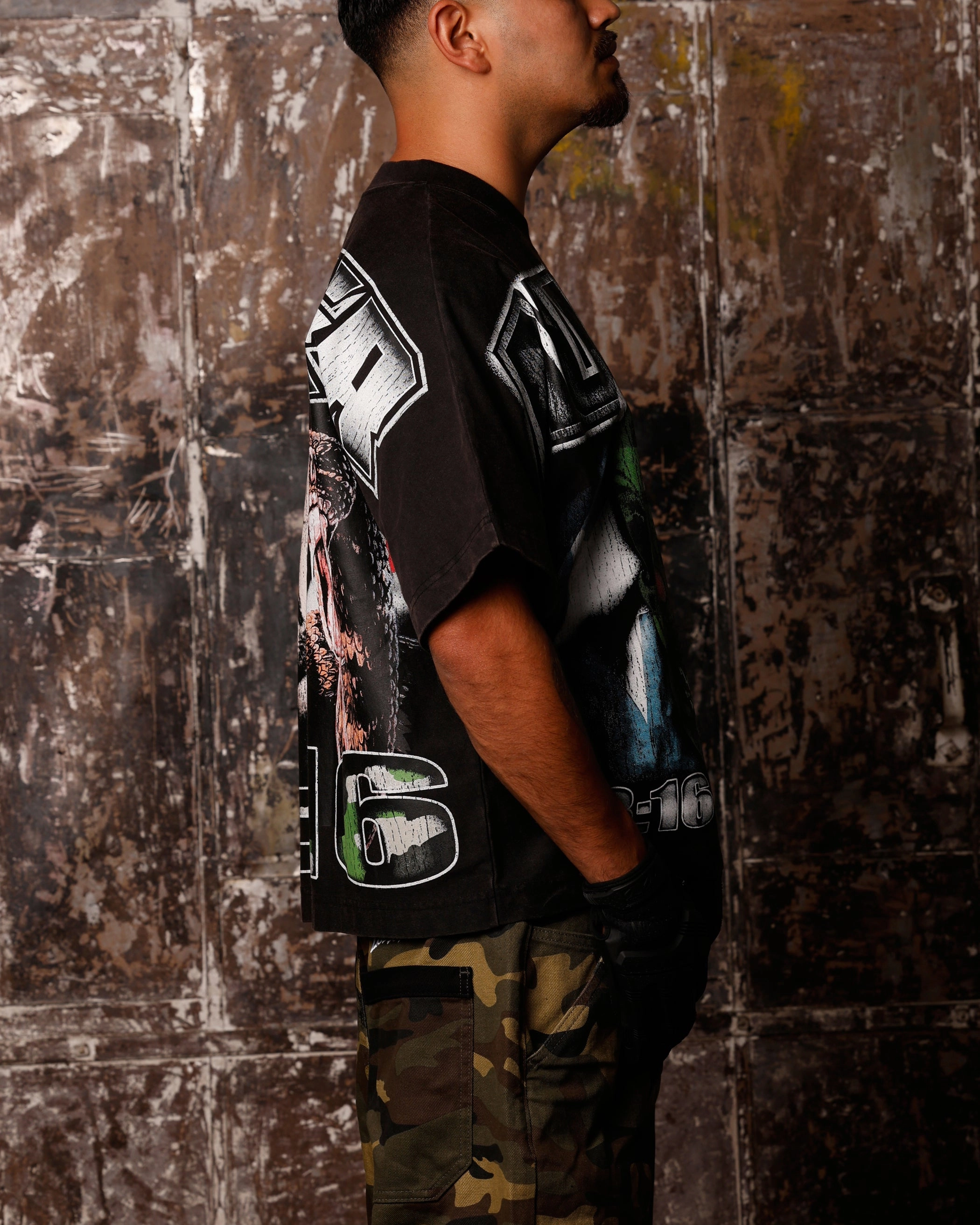 Layered Shoulder Design Loiter X WWE Stone Cold Vintage T-Shirt Vintage Black