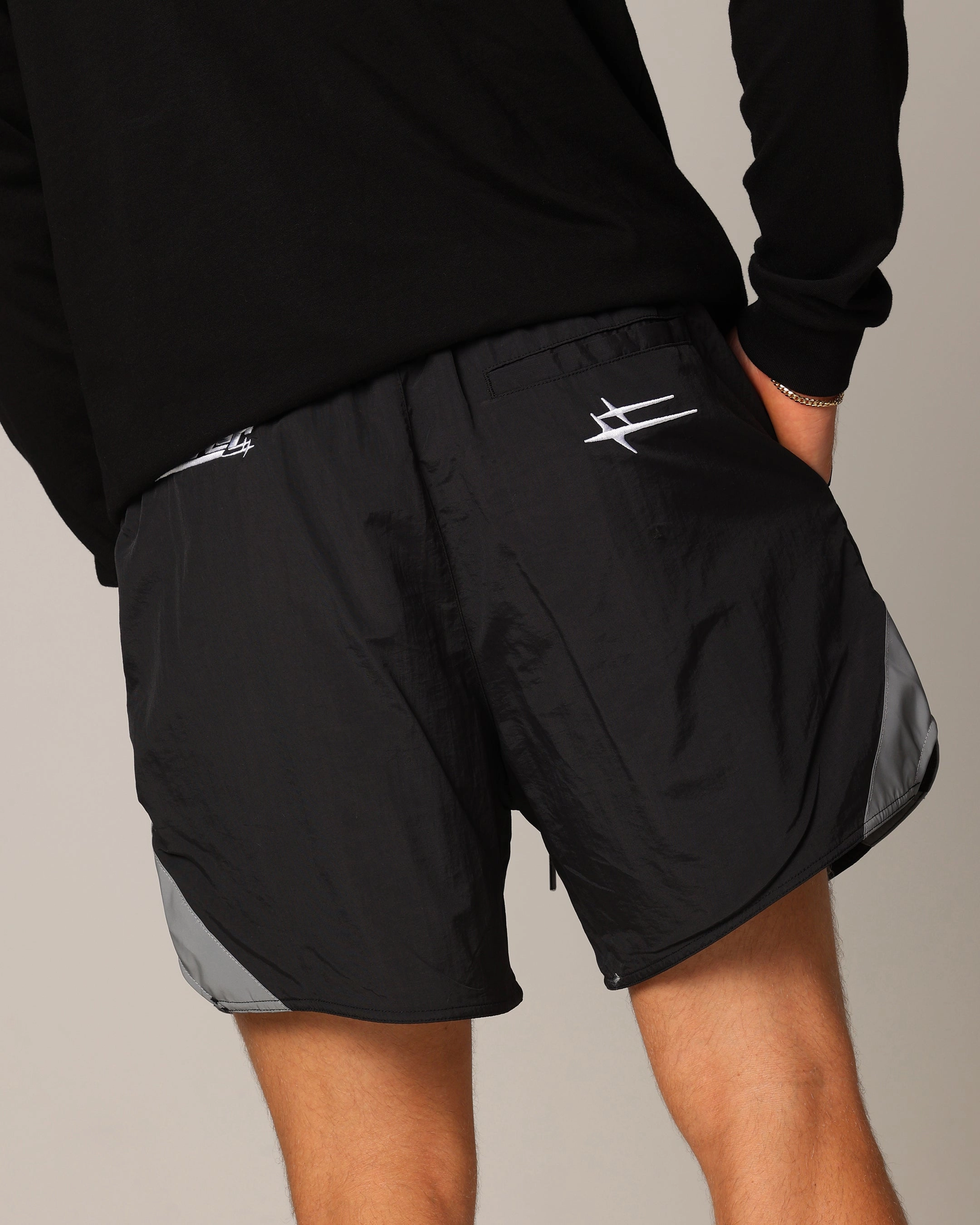 Travel Comfort Heels Loiter Shadow Walk Shorts Black